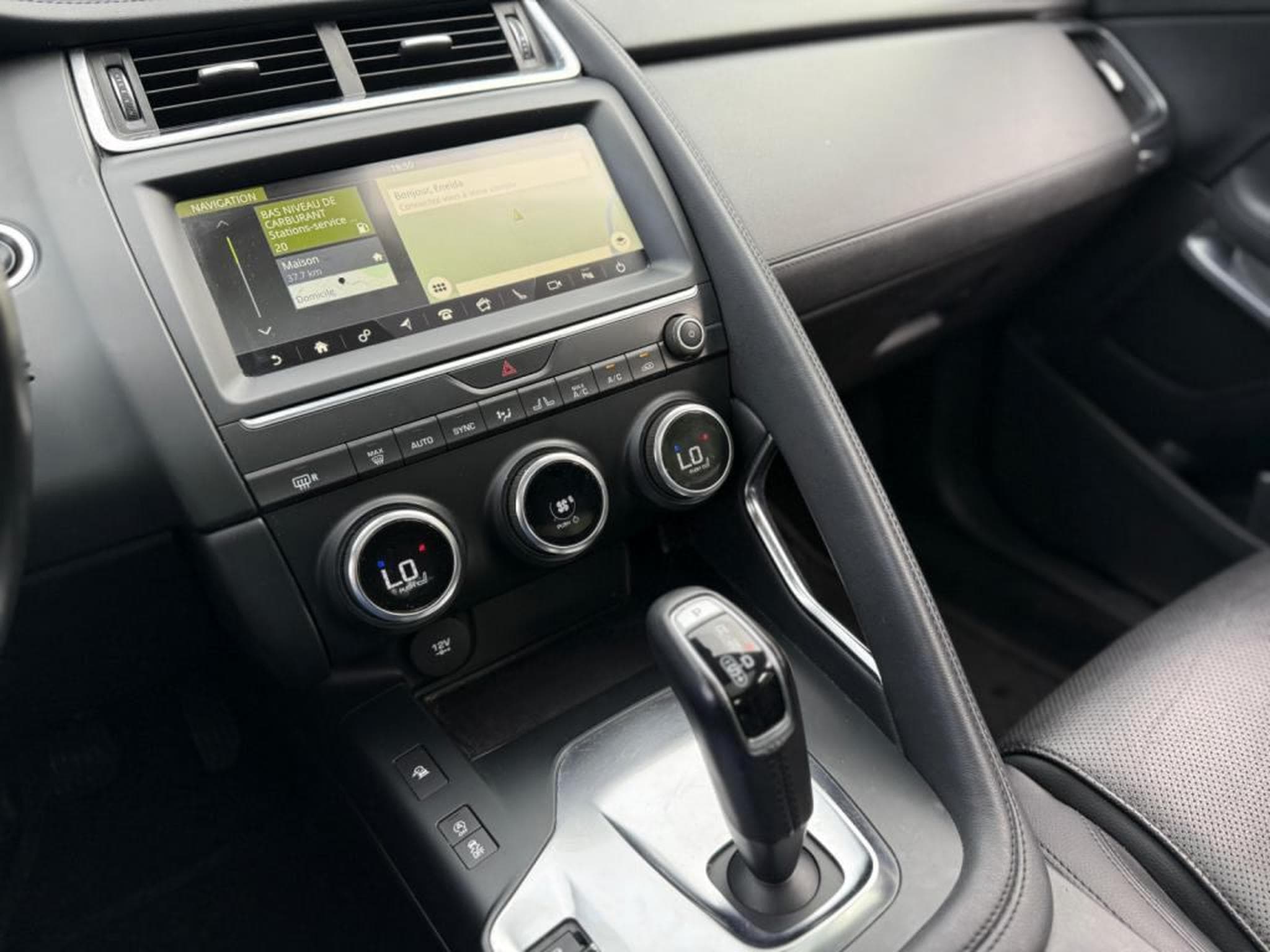 Jaguar E-Pace Automatique / Toit Panoramique (2018) - Photo 12