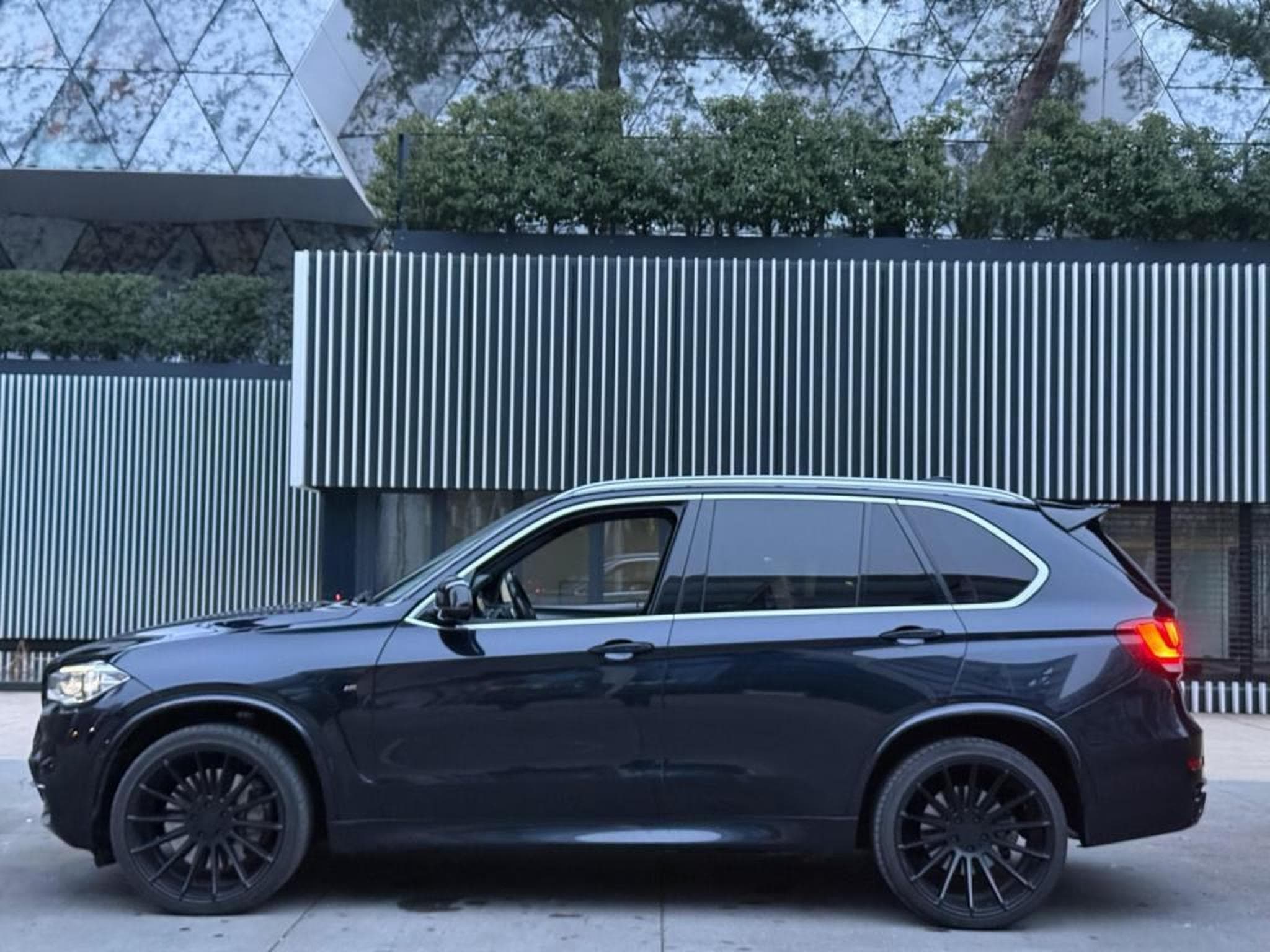 BMW X5 50D / Pack M / Camera 360 / 7 Places / (2015) - Photo 8