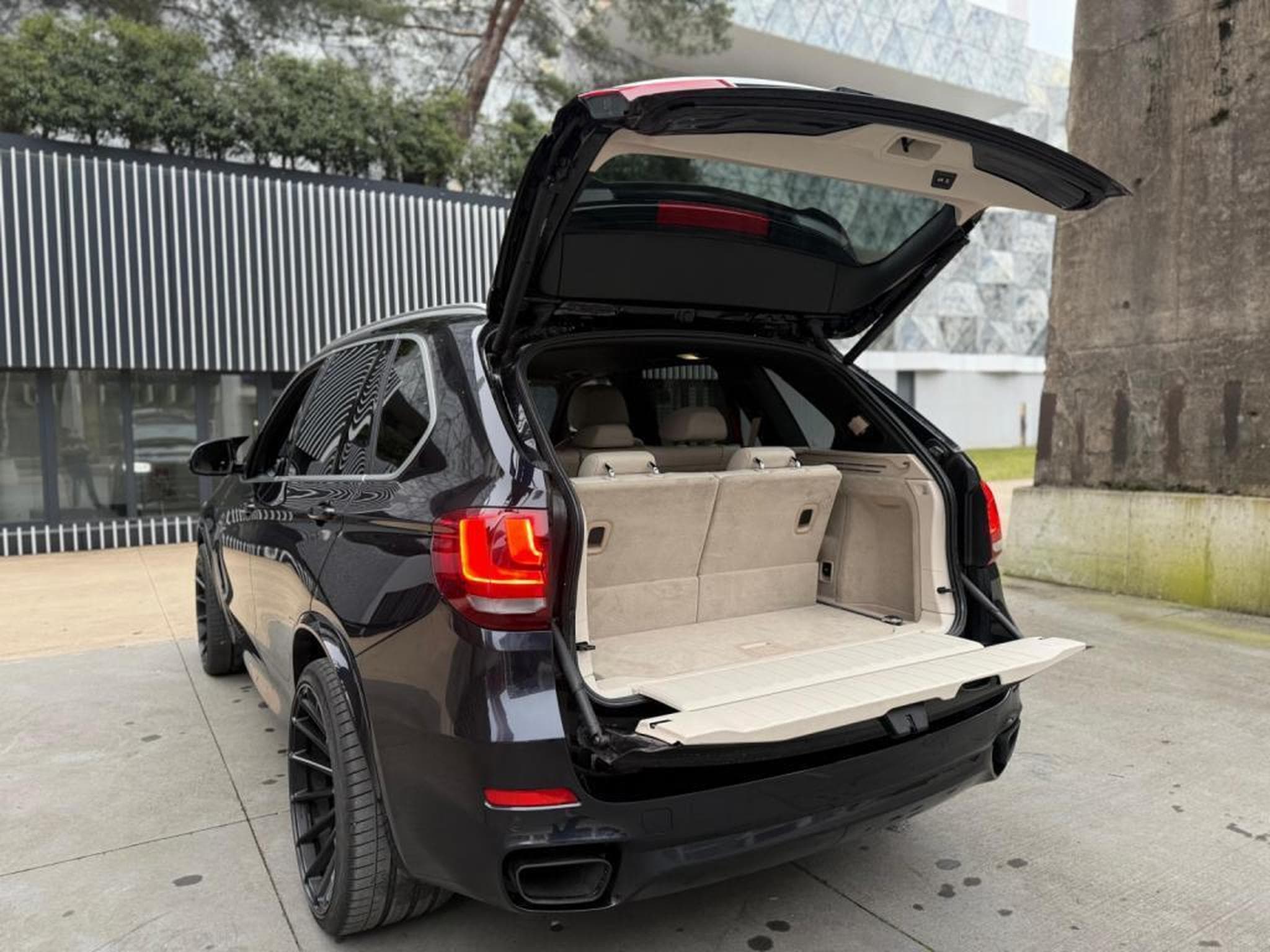 BMW X5 50D / Pack M / Camera 360 / 7 Places / (2015) - Photo 9
