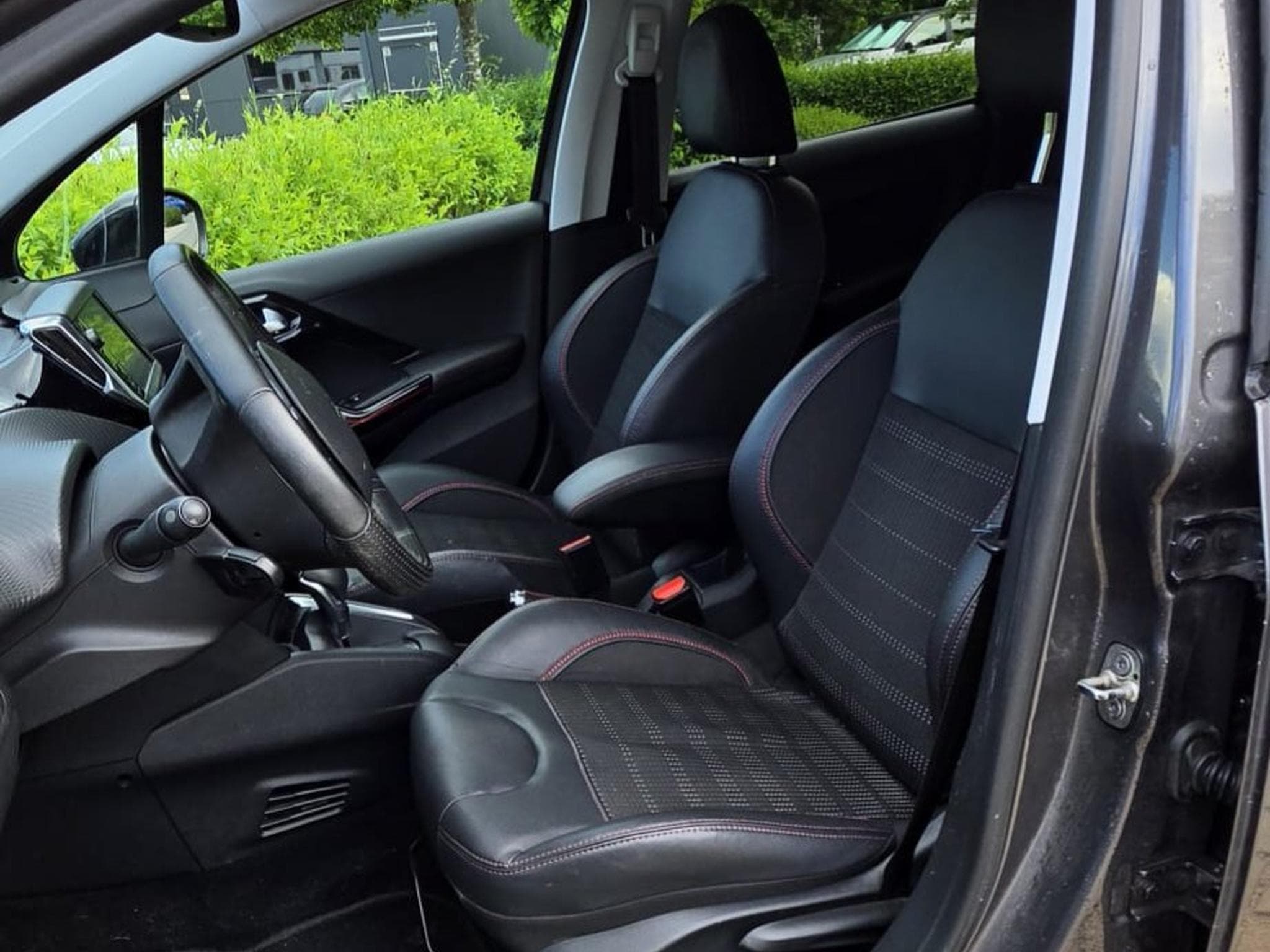 Peugeot 208 GT line (2019) - Photo 5