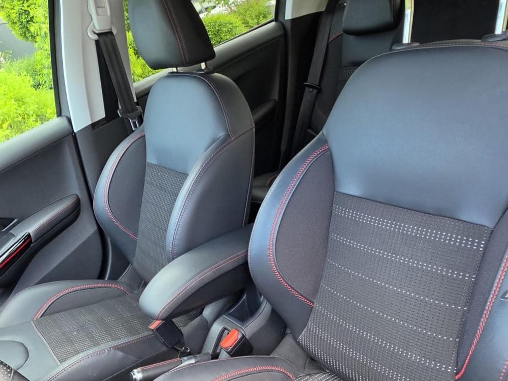Peugeot 208 GT line (2019) - Photo 6