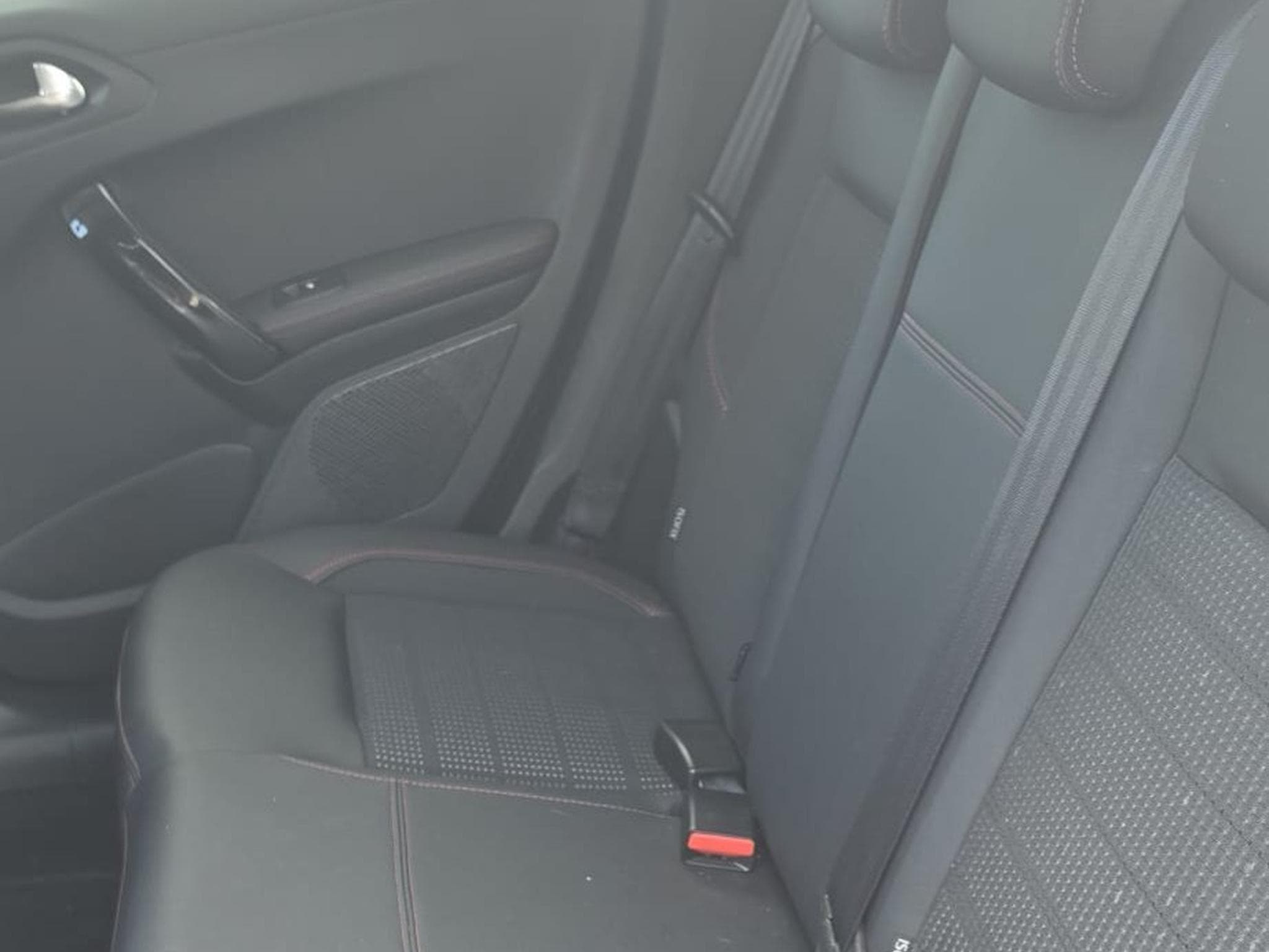 Peugeot 208 GT line (2019) - Photo 7