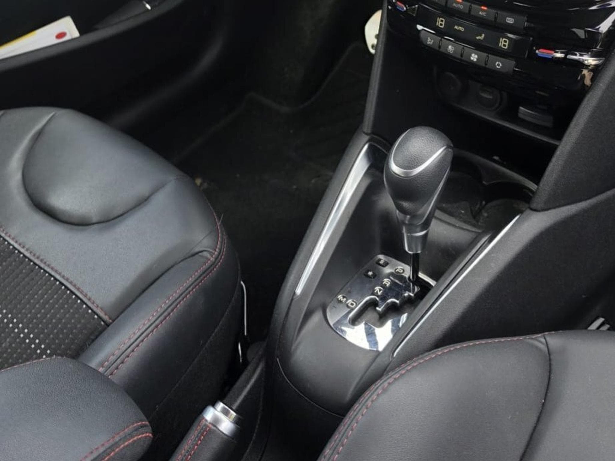 Peugeot 208 GT line (2019) - Photo 10