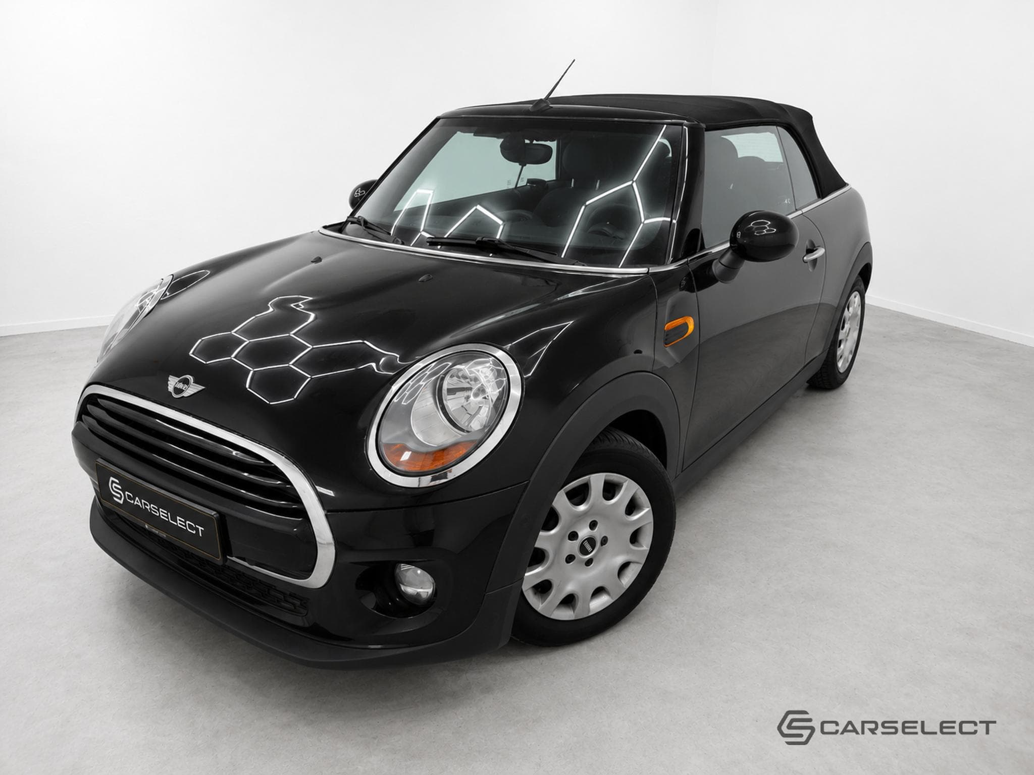 Mini Cabrio Cooper (2017) - Photo 1