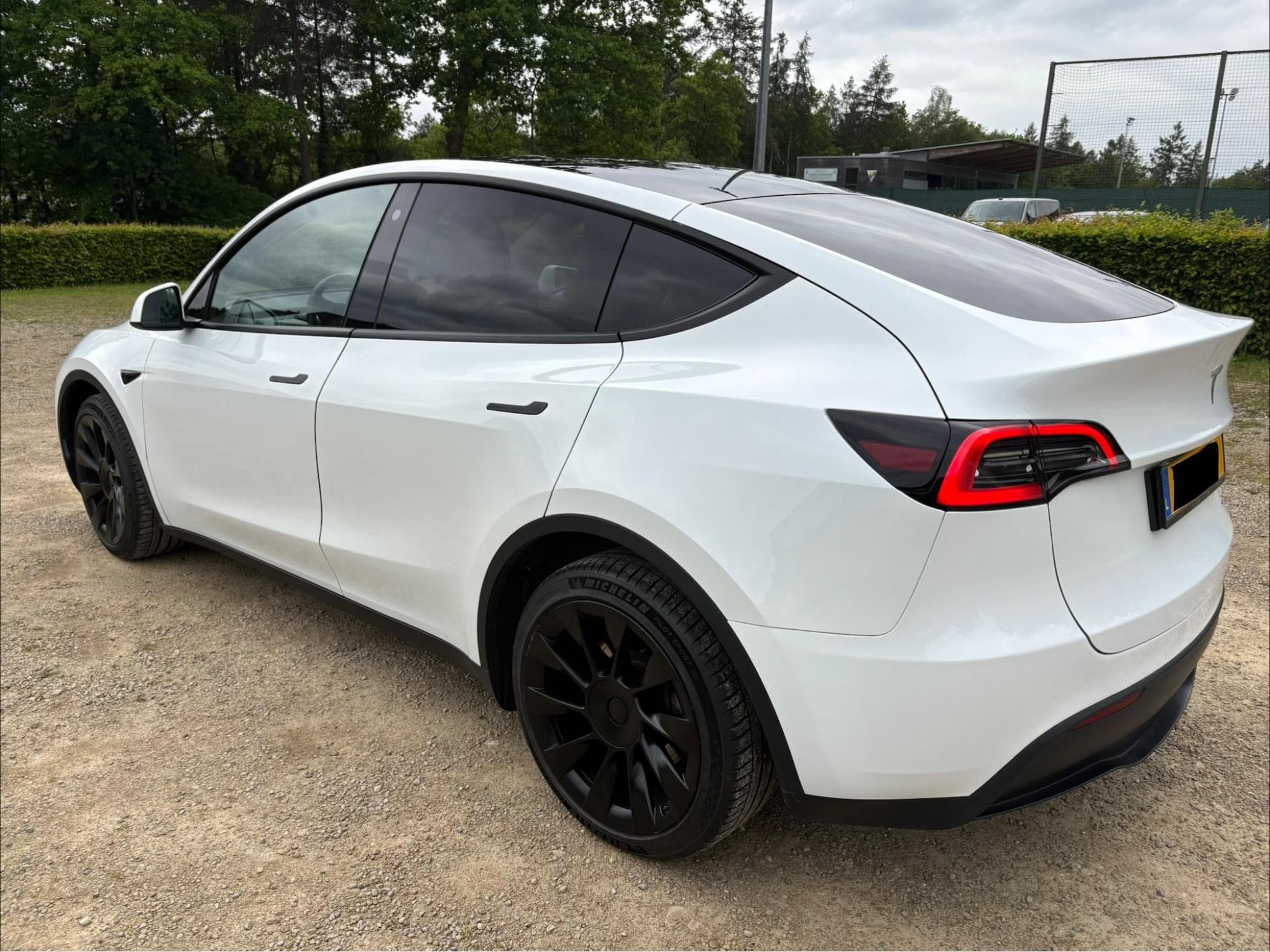 Tesla Model Y Dual range / Long range / AWD (2023) - Photo 4