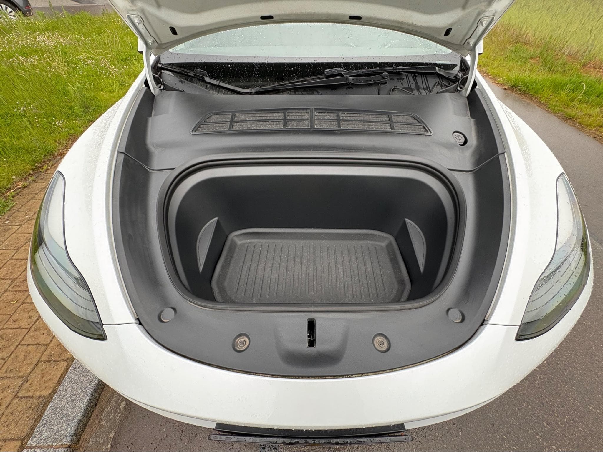Tesla Model Y Dual range / Long range / AWD (2023) - Photo 9
