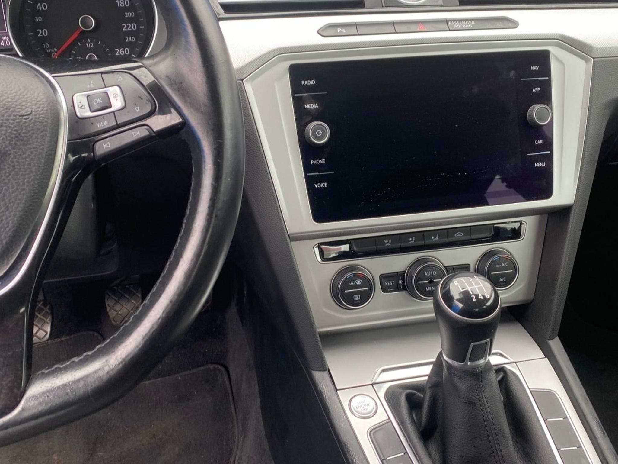 VW Passat COMFORTLINE (2018) - Photo 11