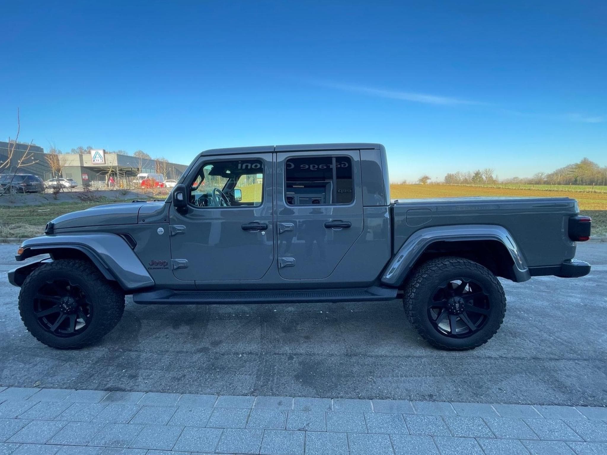 Jeep Gladiator Overland (2022) - Photo 2