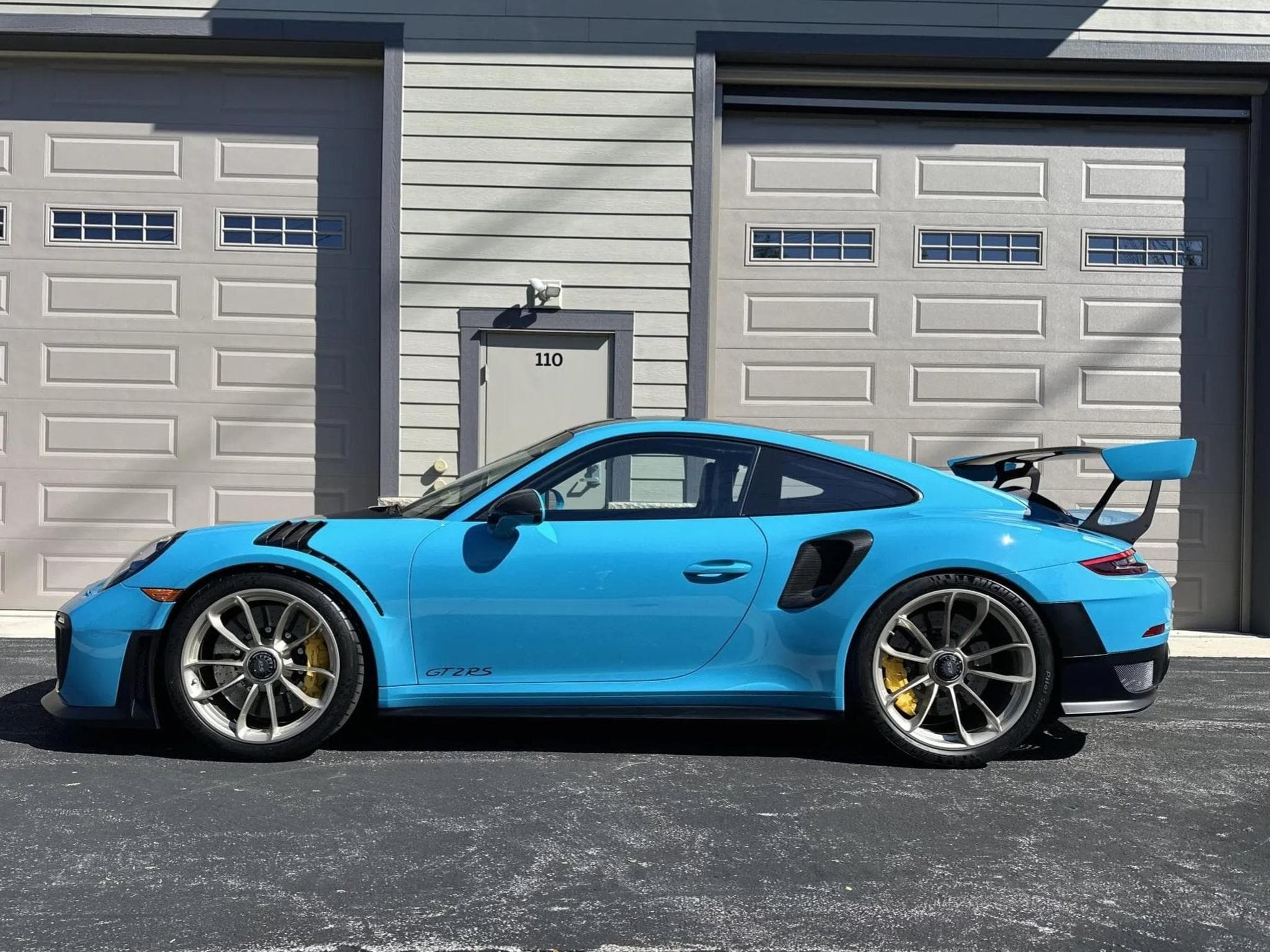 Porsche 911 GT2 RS Weissach (2018) - Photo 3