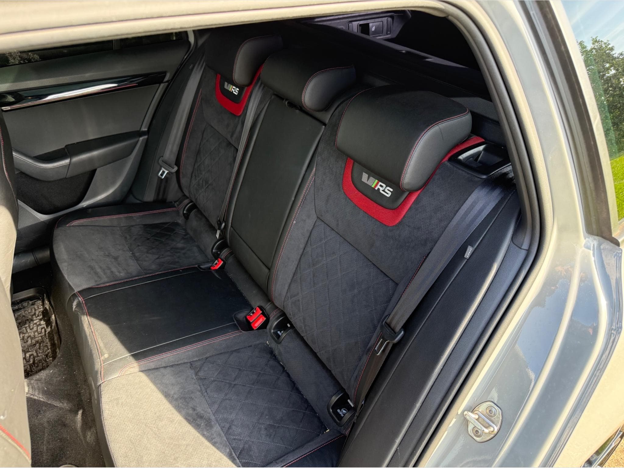 Skoda Octavia RS 245 (2018) - Photo 12