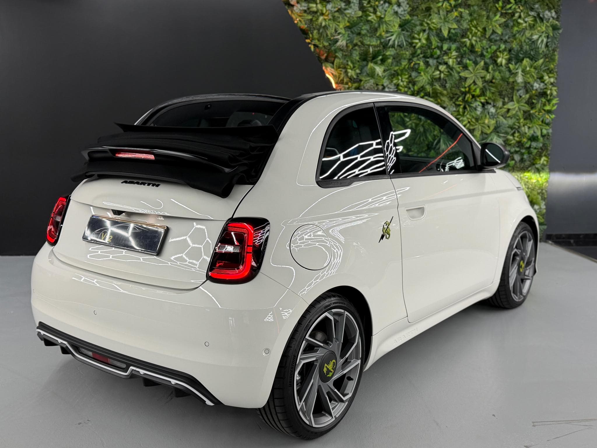 Fiat 500 E Abarth Cabrio Turismo JBL Keyless (2026) - Photo 5