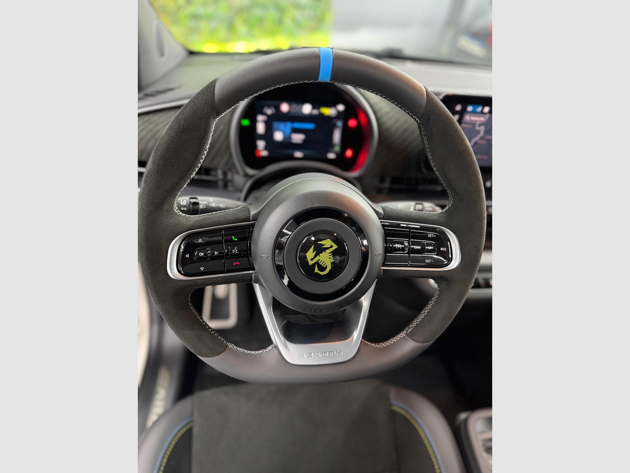 Fiat 500 E Abarth Cabrio Turismo JBL Keyless (2026) - Photo 10