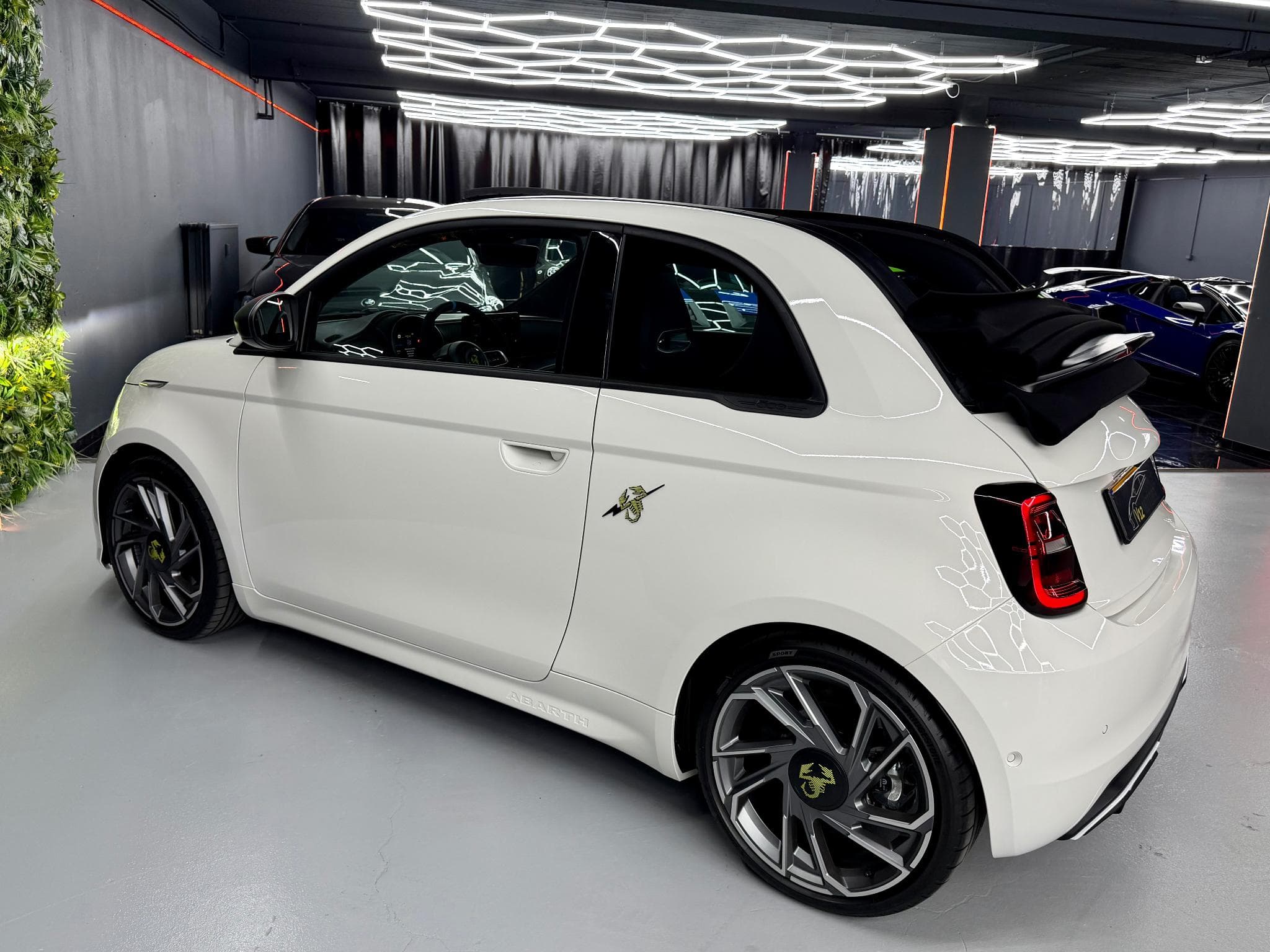 Fiat 500 E Abarth Cabrio Turismo JBL Keyless (2026) - Photo 4