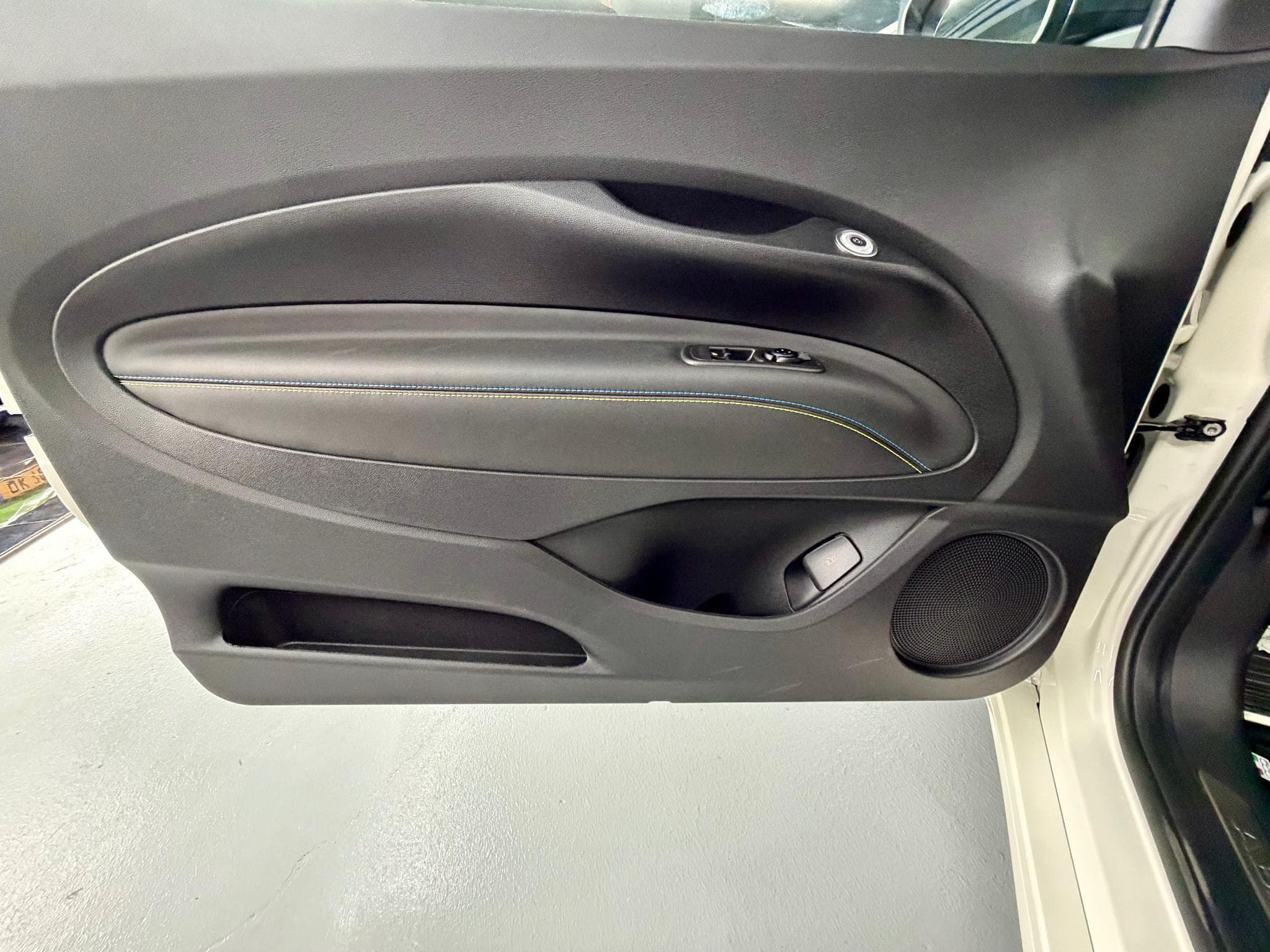 Fiat 500 E Abarth Cabrio Turismo JBL Keyless (2026) - Photo 11