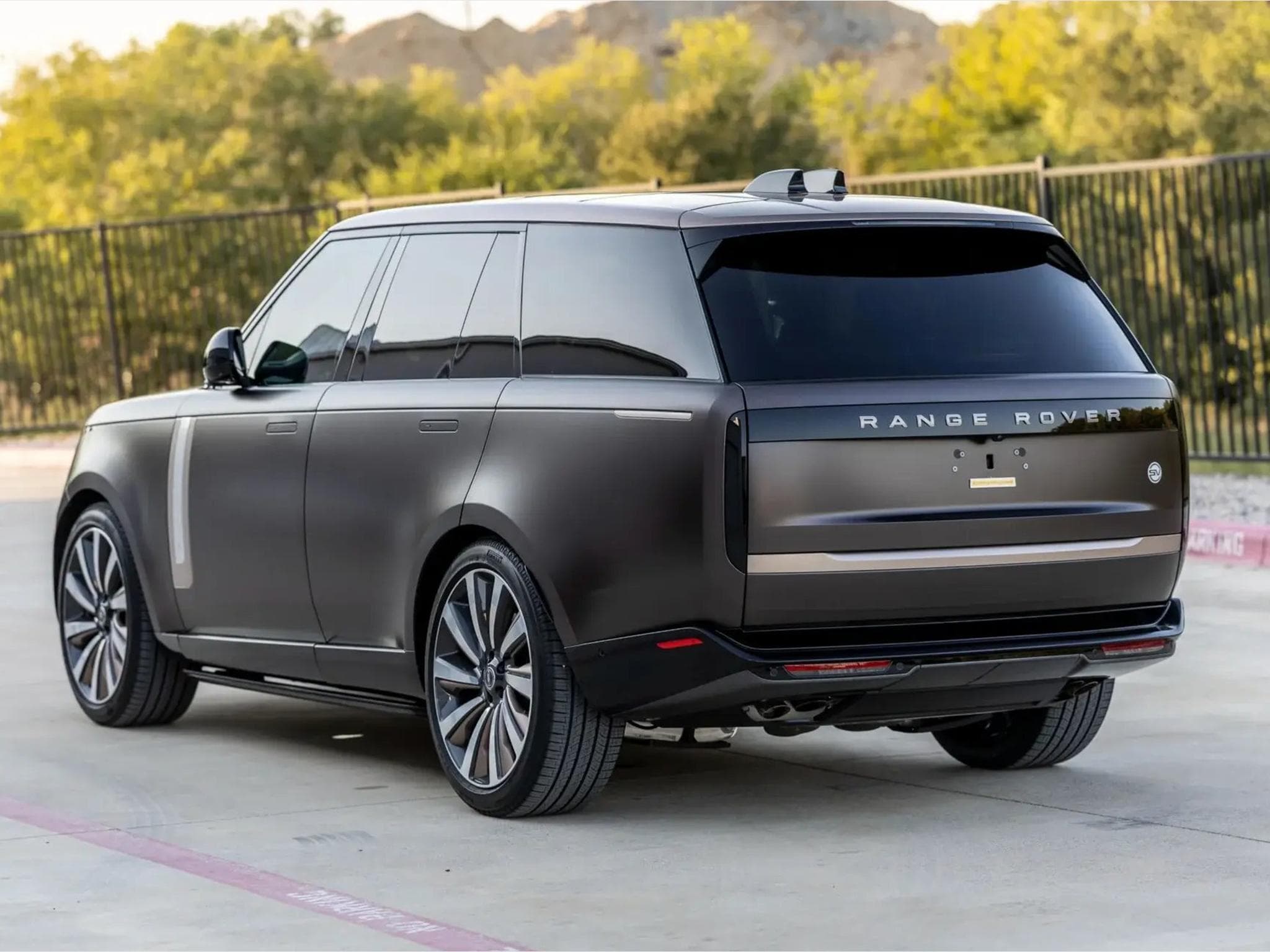 Land-Rover Range Rover SV Serenity (2025) - Photo 2