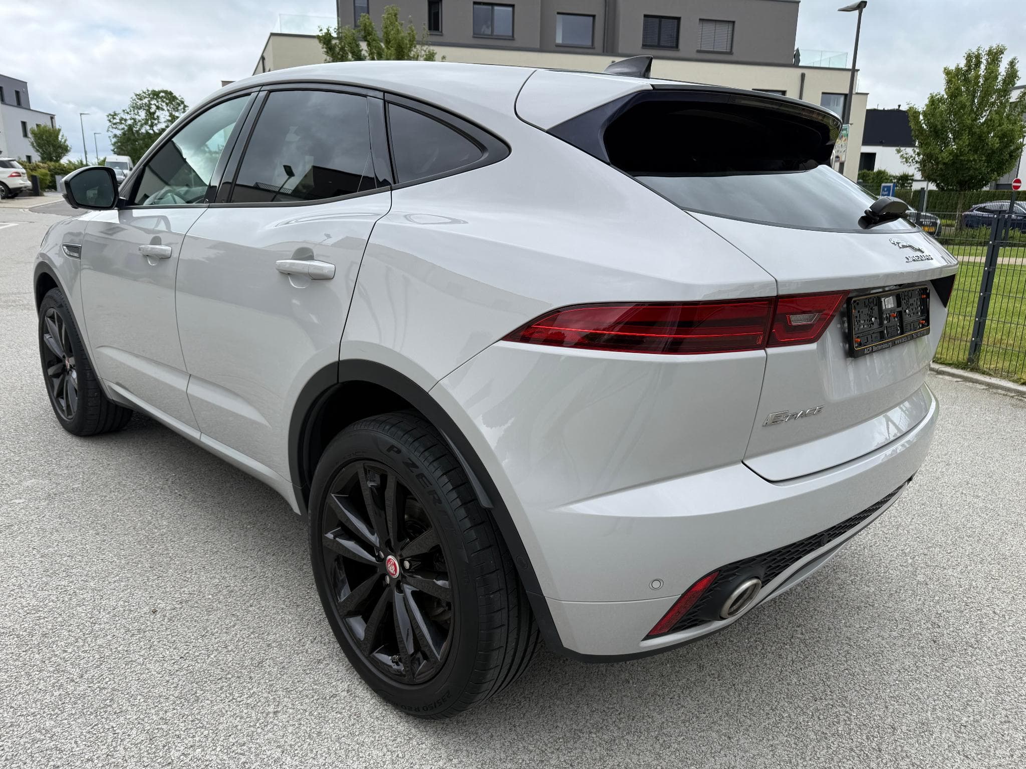 Jaguar E-Pace 2.0 DIESEL AWD R-DYNAMIC SE 240 PS FAP (2021) - Foto 4
