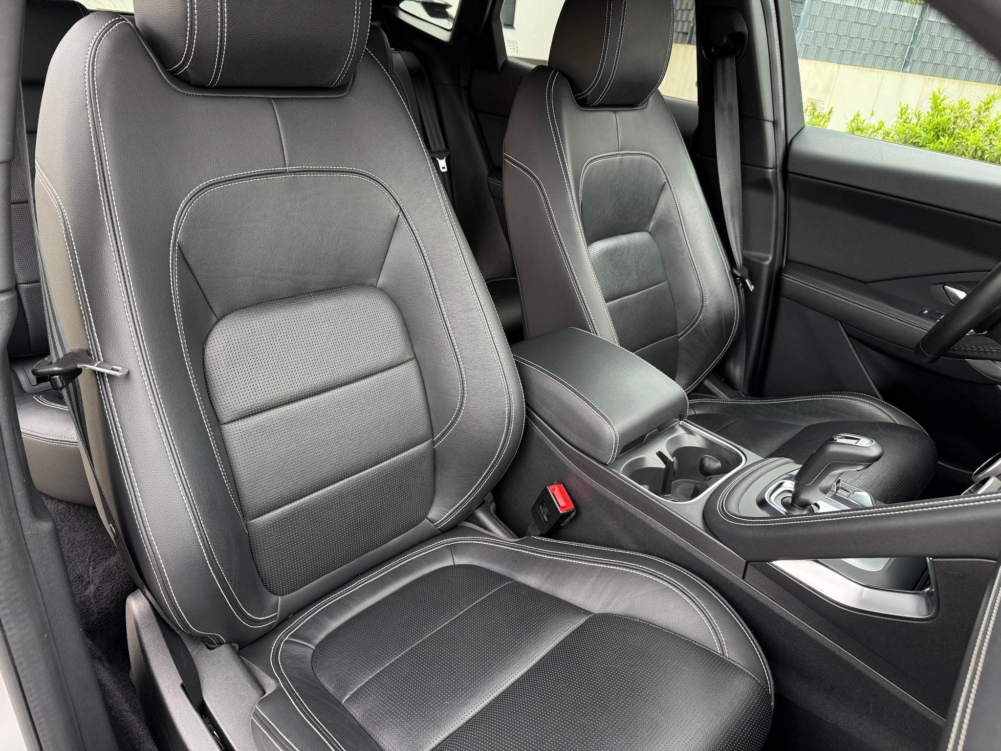 Jaguar E-Pace 2.0 DIESEL AWD R-DYNAMIC SE 240 PS FAP (2021) - Foto 8