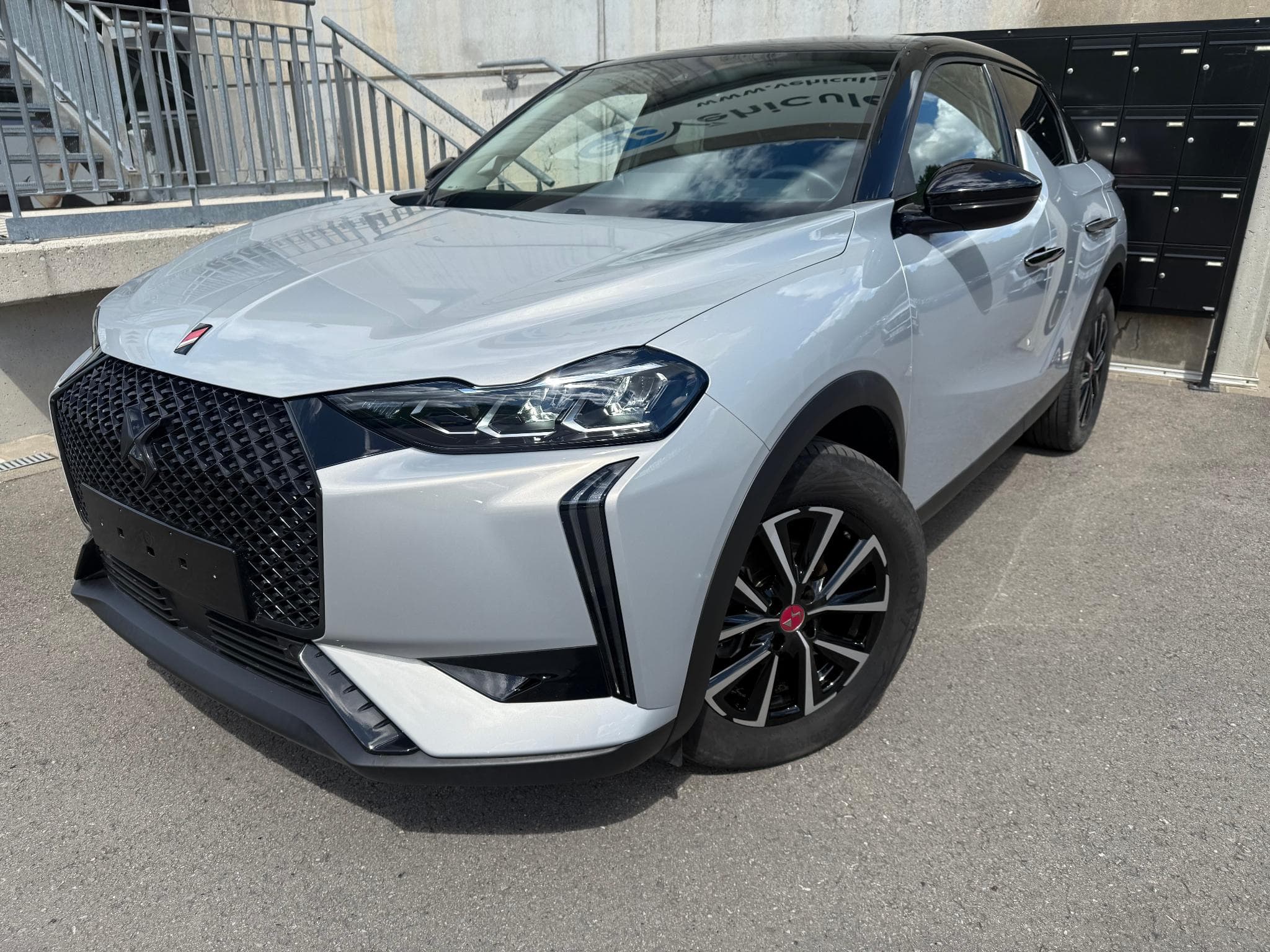 DS Automobiles DS3 1.2 PURETECH 100 PERFORMANCE LINE (2024) - Photo 1