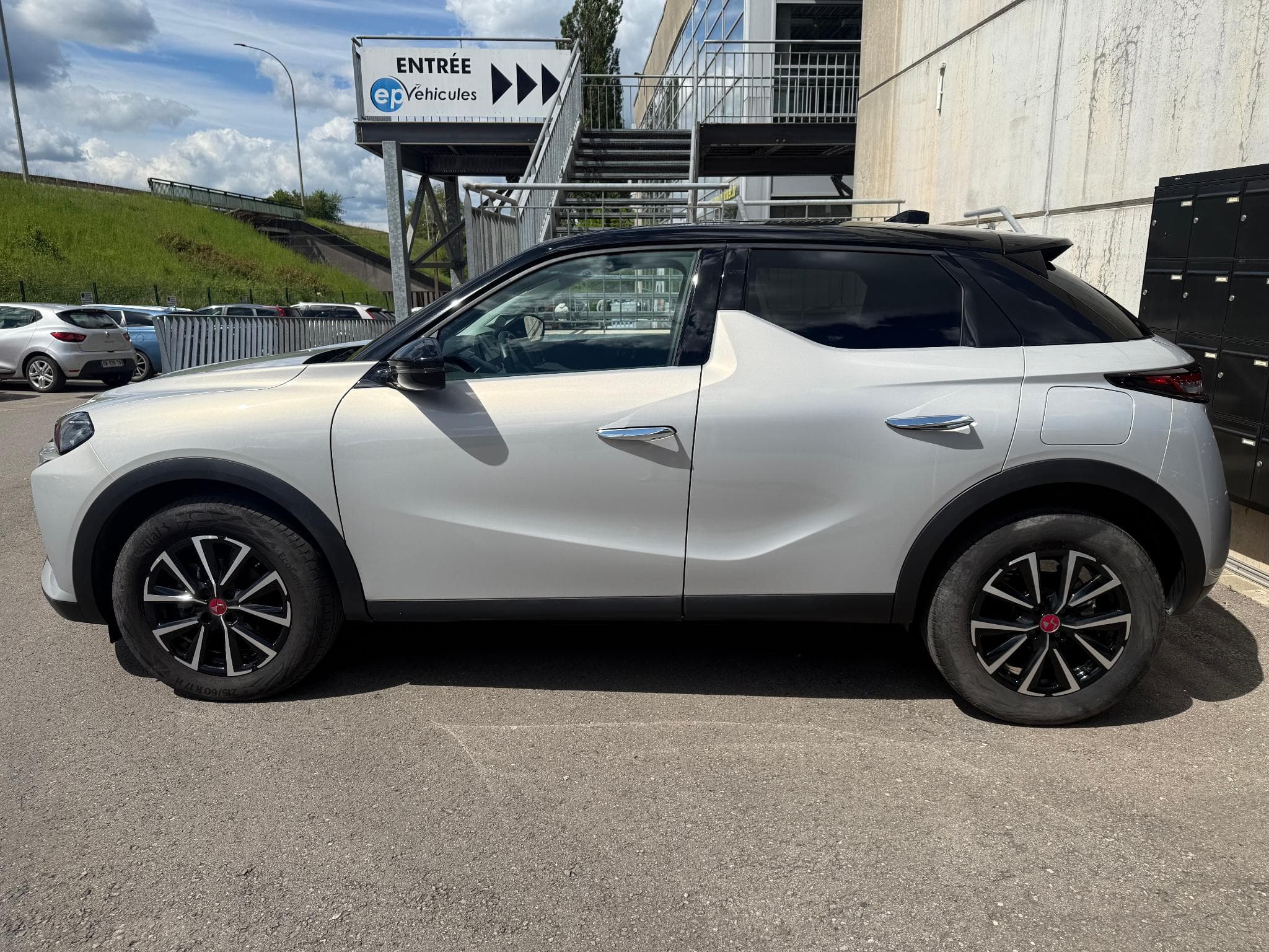 DS Automobiles DS3 1.2 PURETECH 100 PERFORMANCE LINE (2024) - Photo 2