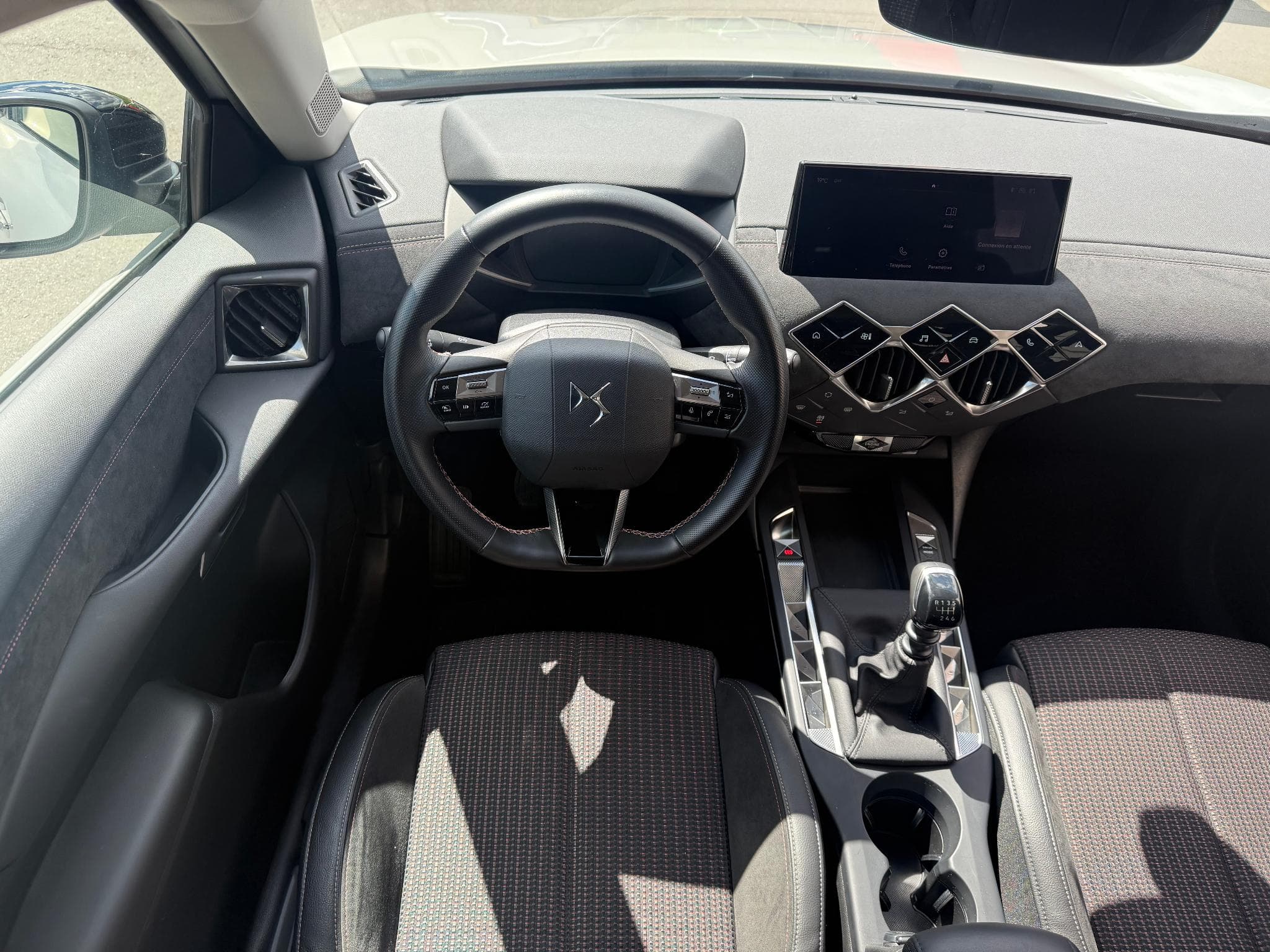 DS Automobiles DS3 1.2 PURETECH 100 PERFORMANCE LINE (2024) - Photo 4
