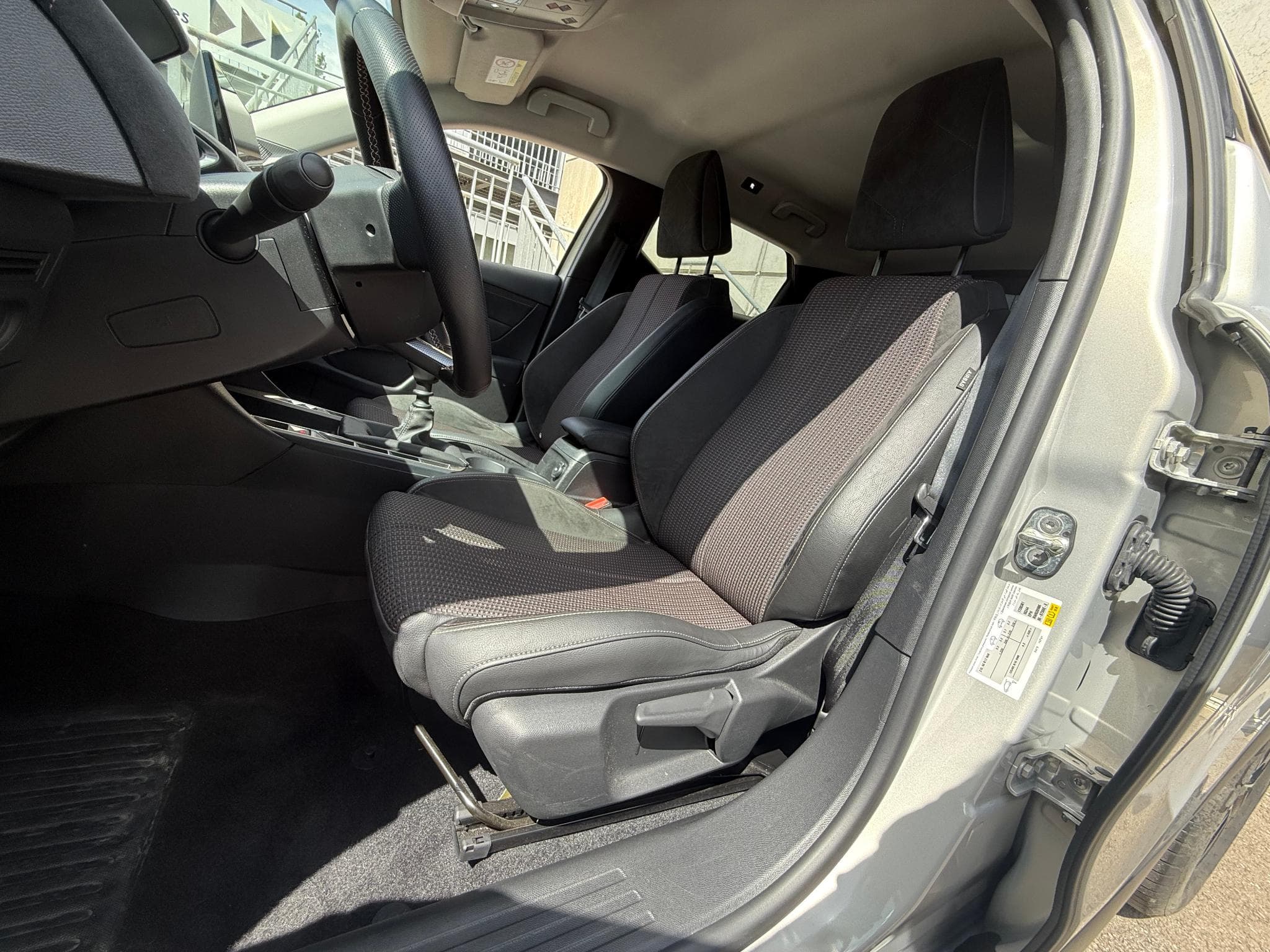 DS Automobiles DS3 1.2 PURETECH 100 PERFORMANCE LINE (2024) - Photo 5
