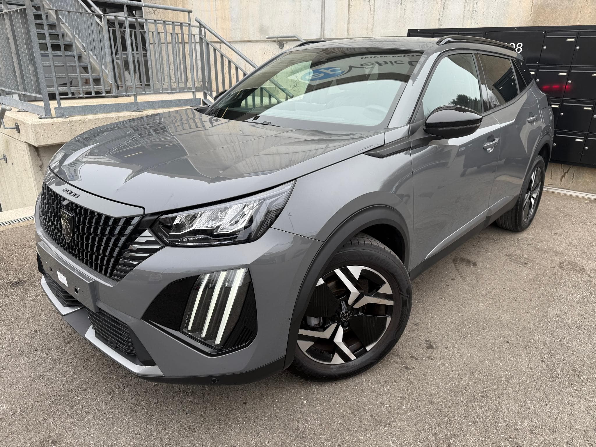 Peugeot 2008 1.2 PURETECH 100 ALLURE (2025) - Photo 1