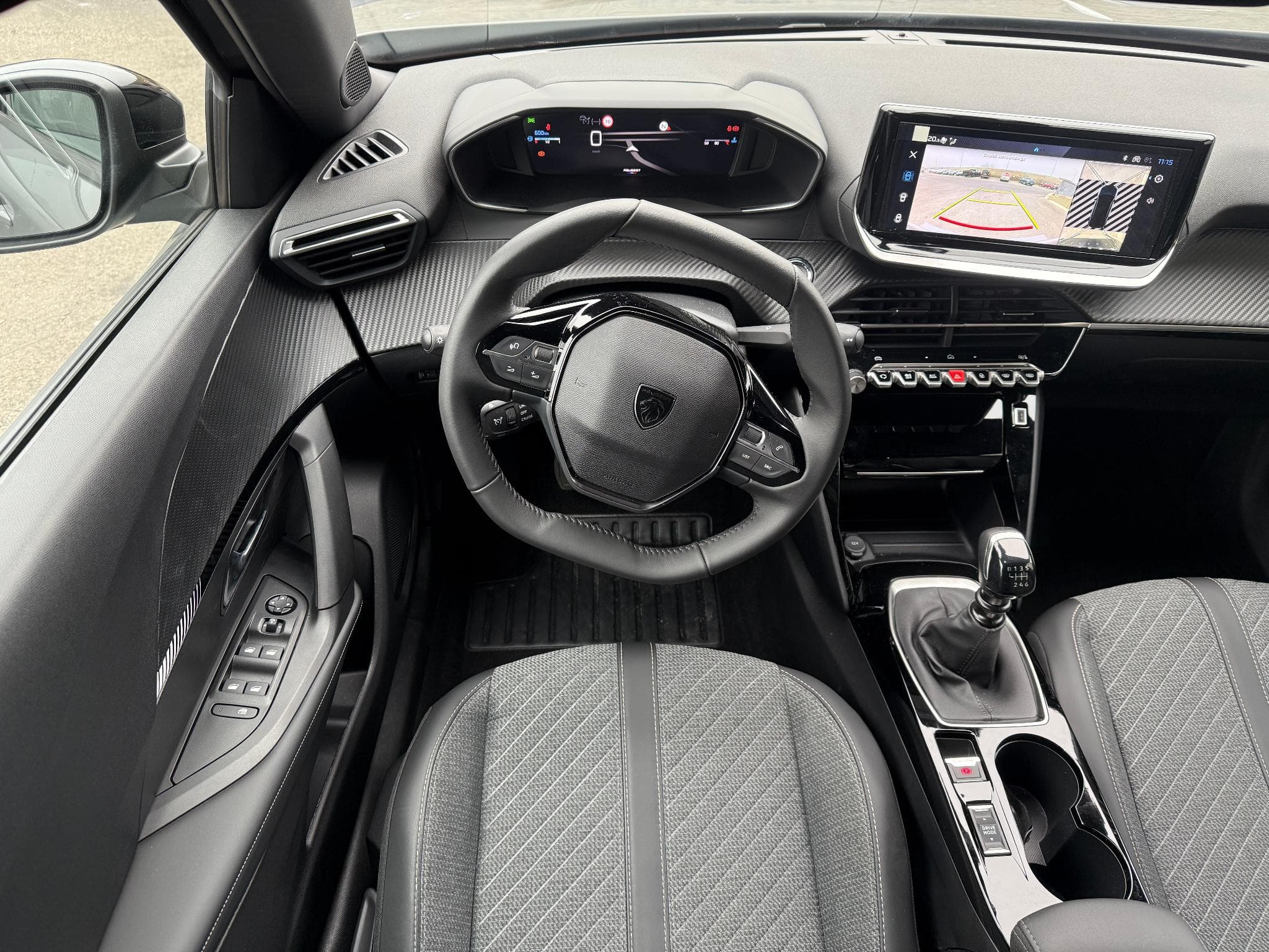 Peugeot 2008 1.2 PURETECH 100 ALLURE (2025) - Photo 4