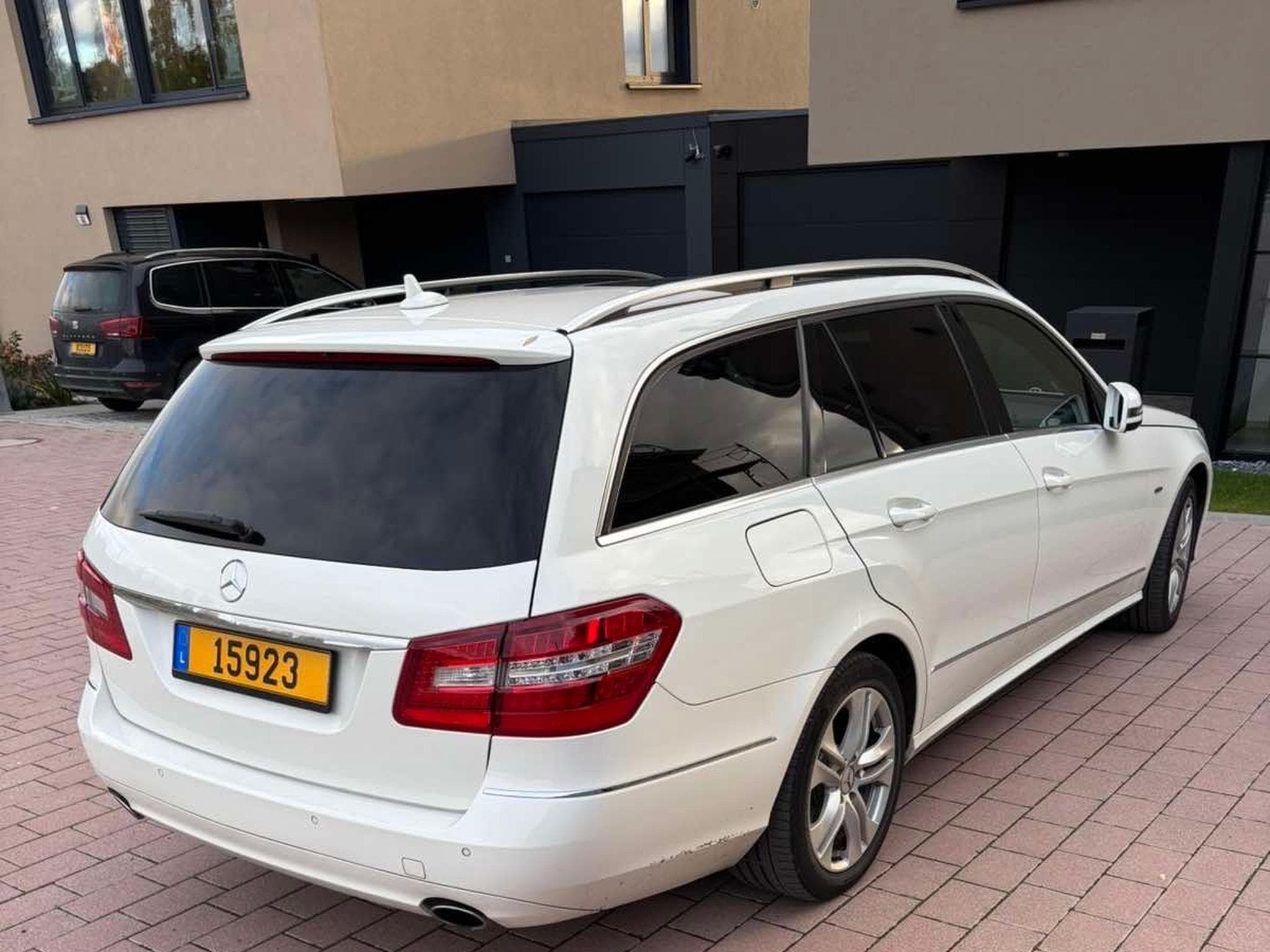Mercedes E 350 Avantgarde (2011) - Photo 2
