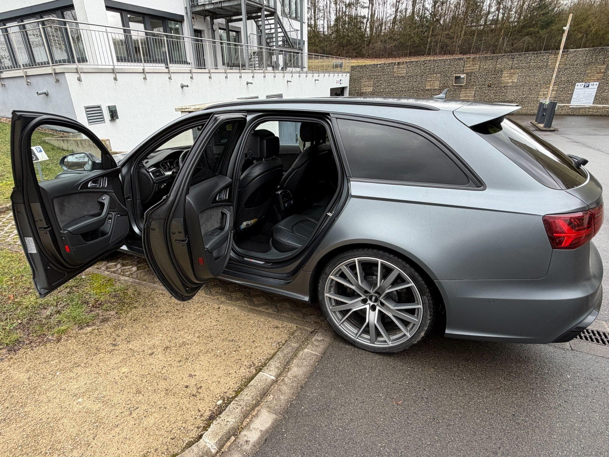 Audi RS6 Dynamic+ (2018) - Photo 15