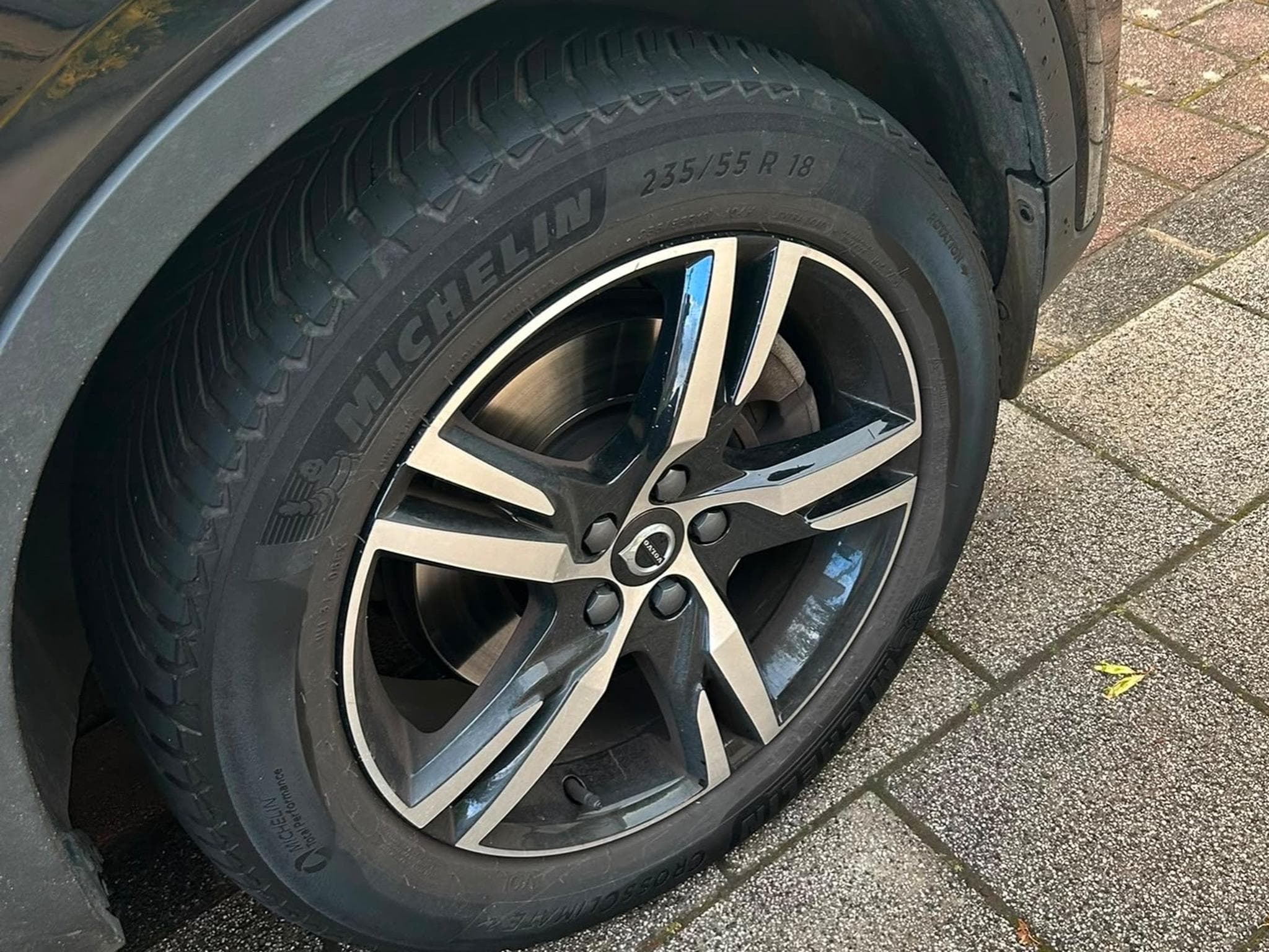 Volvo XC40 Core B3 (2023) - Photo 8