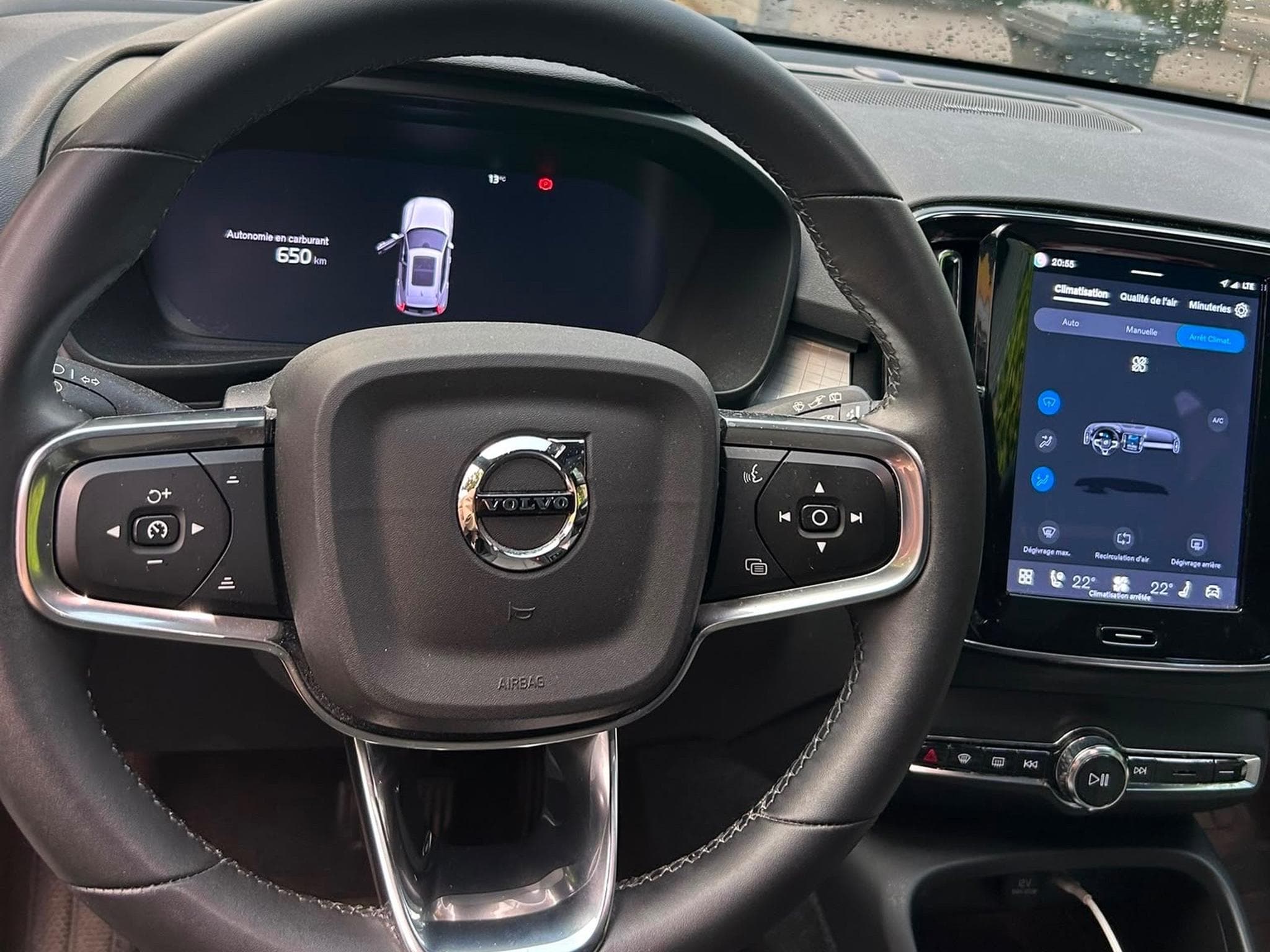 Volvo XC40 Core B3 (2023) - Photo 9