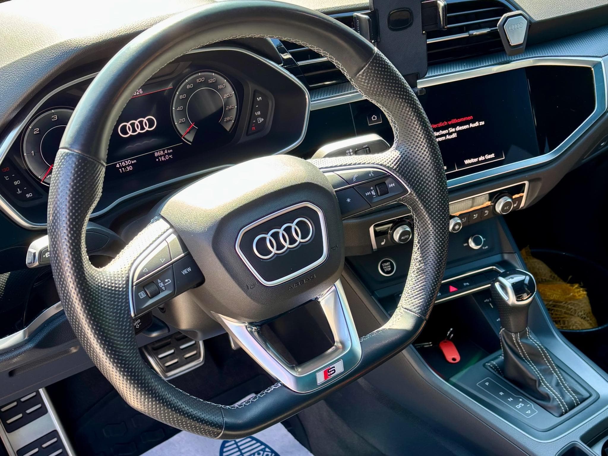 Audi Q3 S-line (2023) - Photo 4