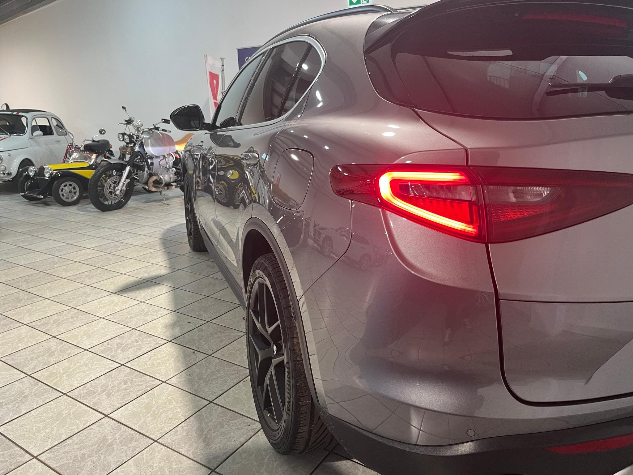 Alfa-Romeo Stelvio Stelvio 2.0 Turbo 16V AT8-Q4 First Edition (2018) - Photo 11