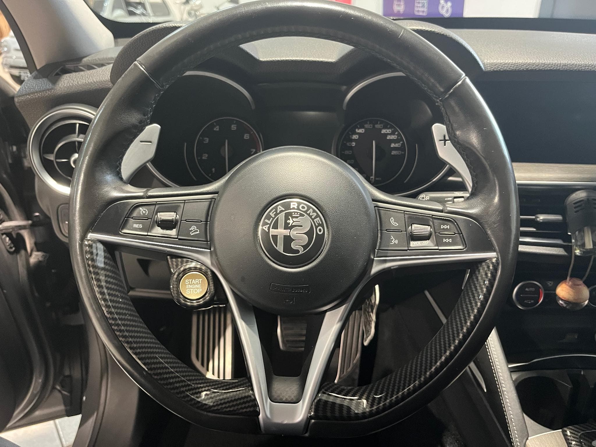Alfa-Romeo Stelvio Stelvio 2.0 Turbo 16V AT8-Q4 First Edition (2018) - Photo 16