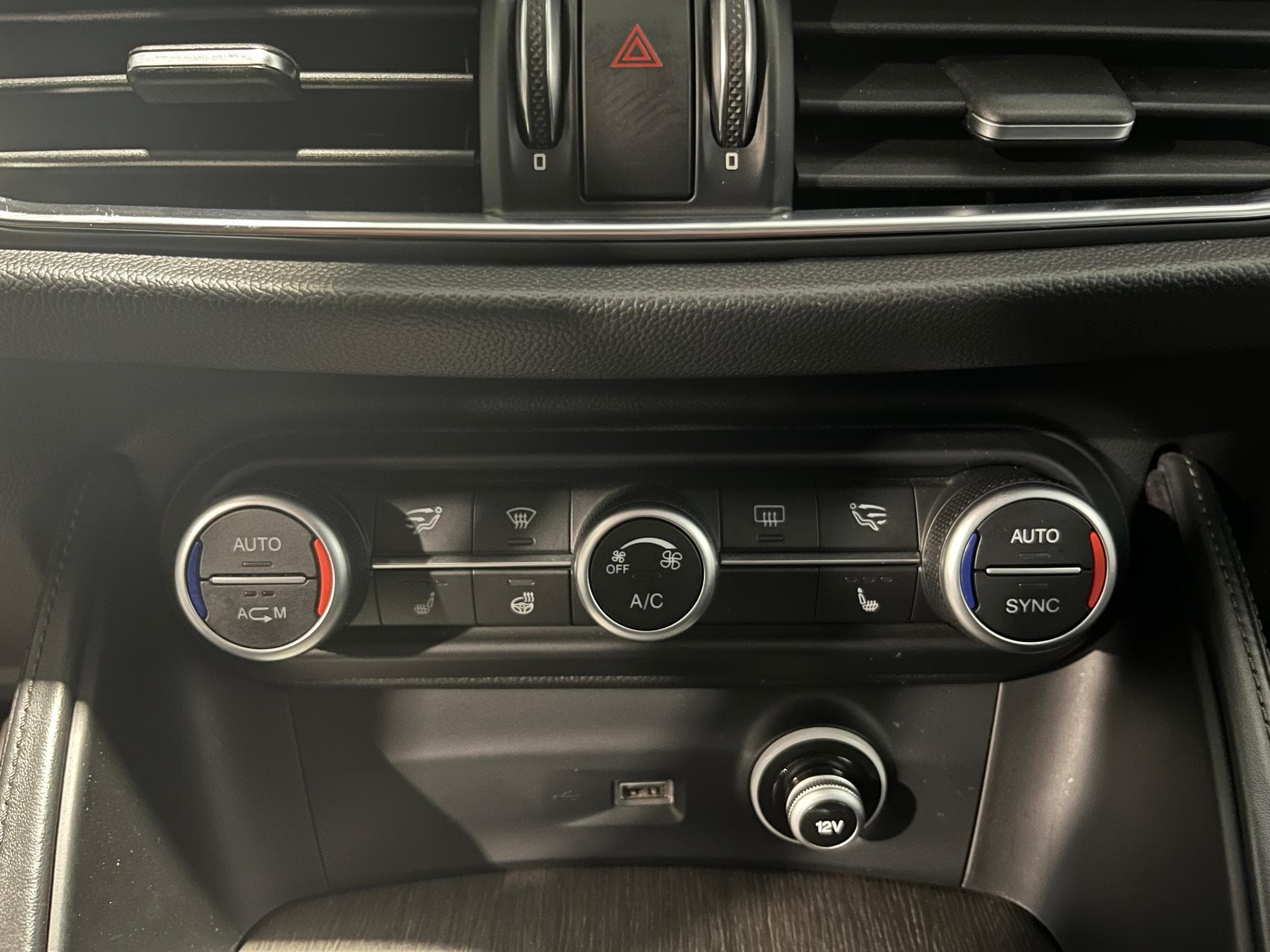 Alfa-Romeo Stelvio Stelvio 2.0 Turbo 16V AT8-Q4 First Edition (2018) - Photo 17