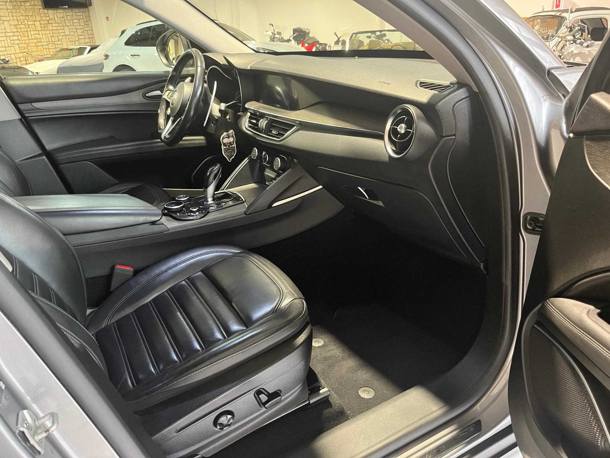Alfa-Romeo Stelvio Stelvio 2.0 Turbo 16V AT8-Q4 First Edition (2018) - Photo 22