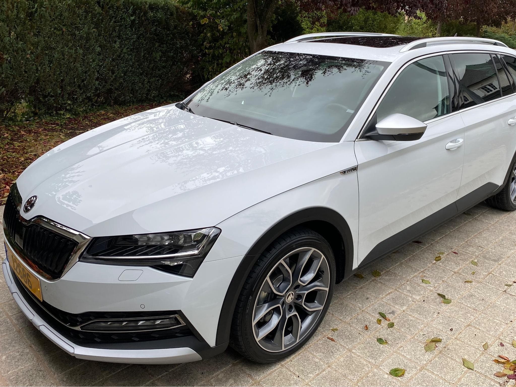 Skoda Superb Scout (2019) - Photo 1
