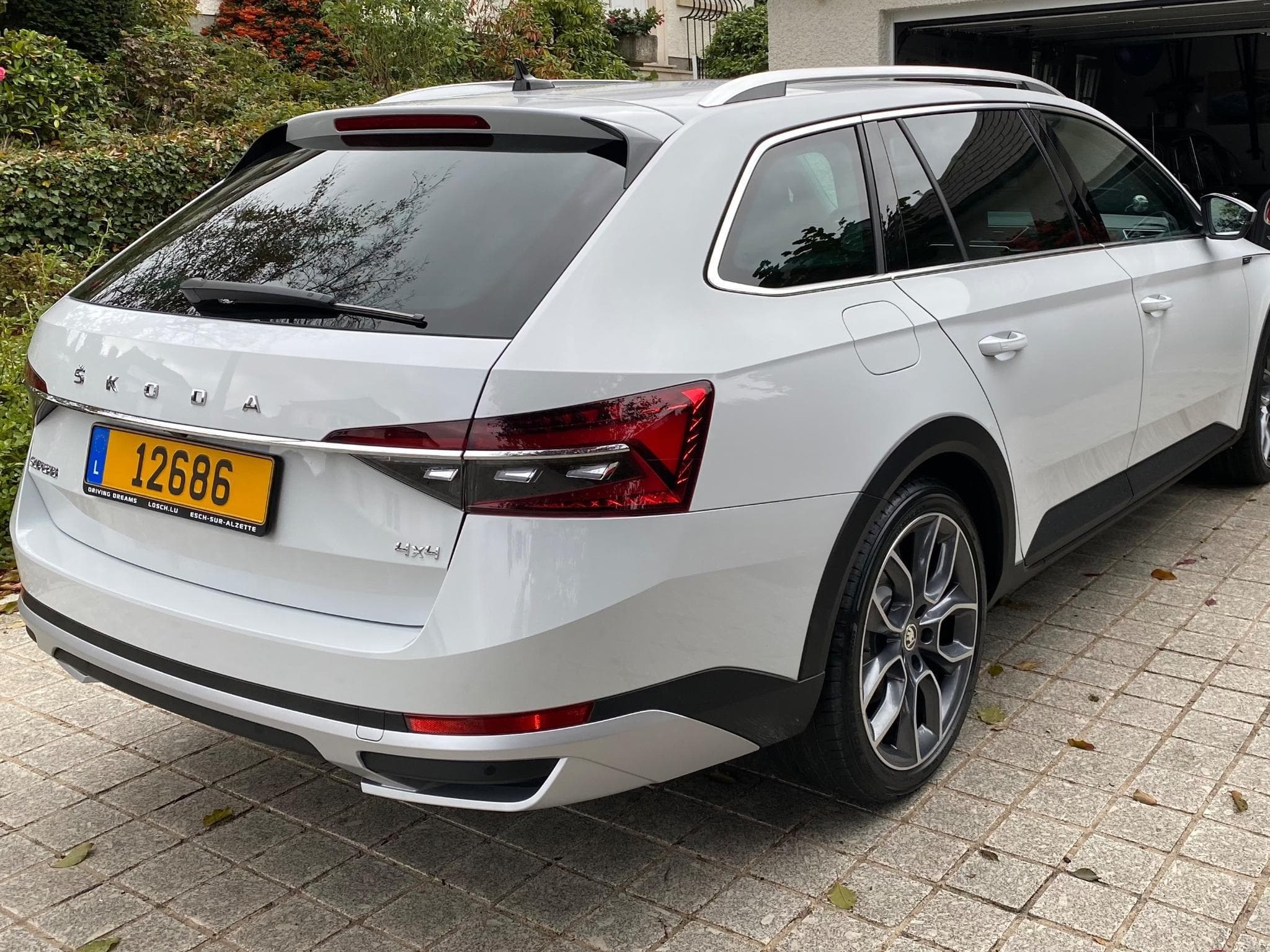 Skoda Superb Scout (2019) - Photo 2