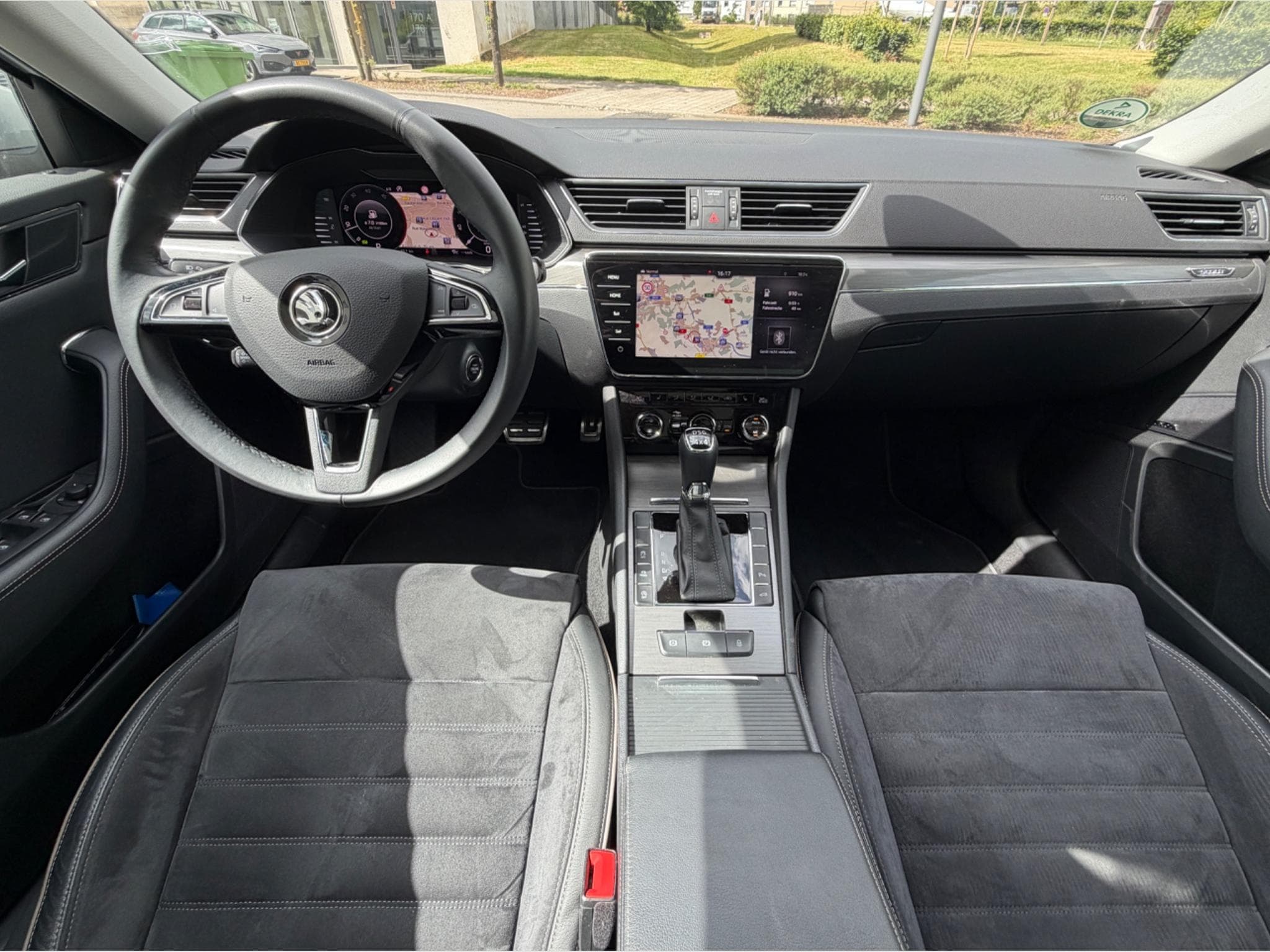 Skoda Superb Scout (2019) - Photo 3