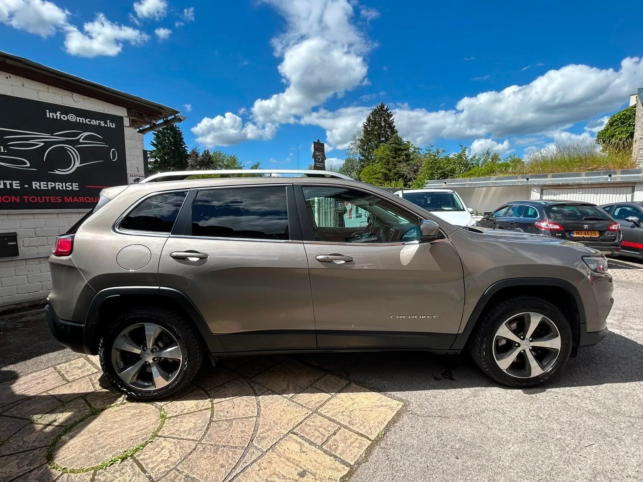 Jeep Cherokee 2.2 D 194CV 4X4 AUTOMATIQUE PANORAMA CUIR (2019) - Foto 7