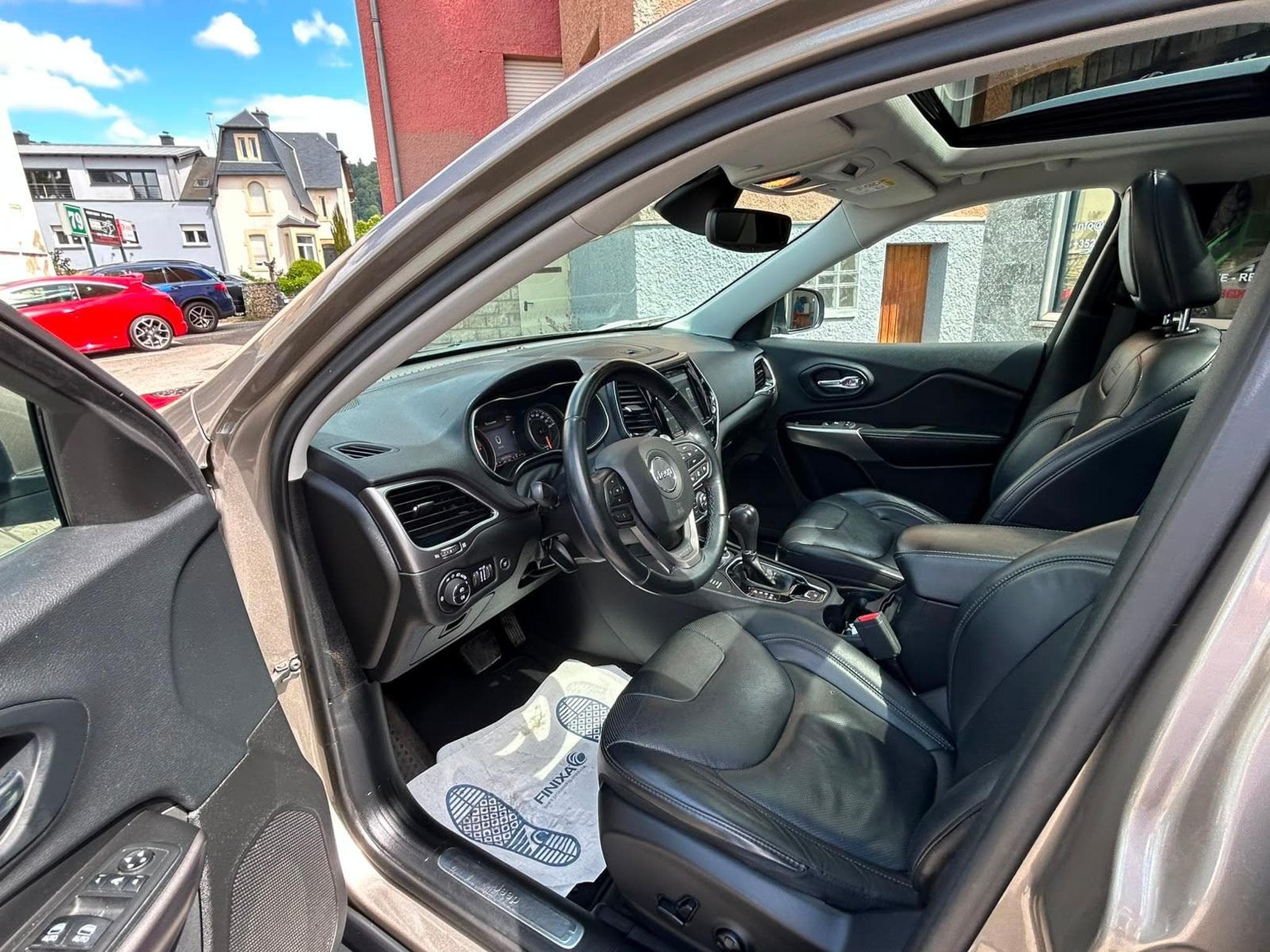 Jeep Cherokee 2.2 D 194CV 4X4 AUTOMATIQUE PANORAMA CUIR (2019) - Foto 10