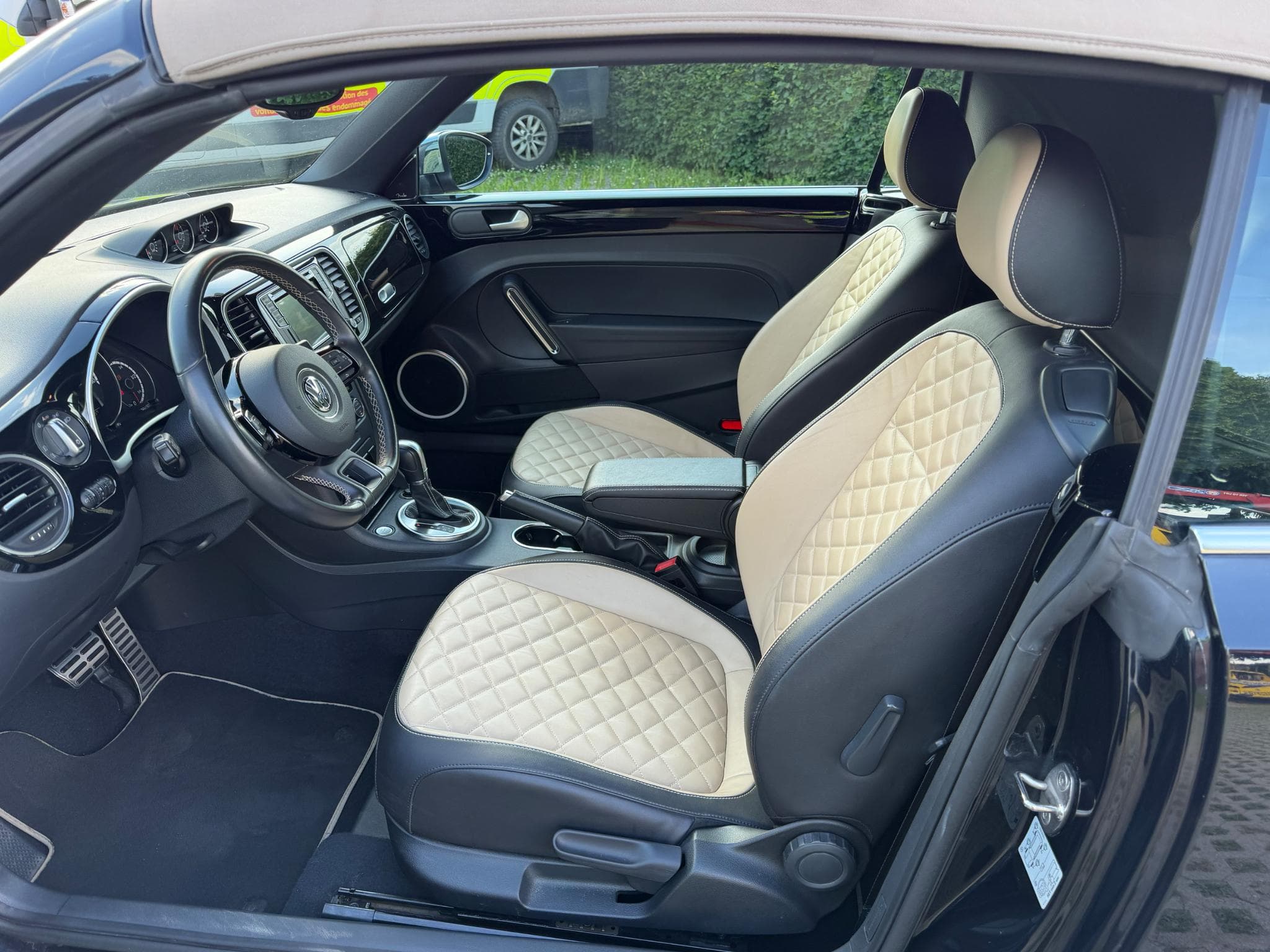 VW New Beetle Cabrio 2.0 TSI Volkswagen Exclusive (2015) - Foto 13