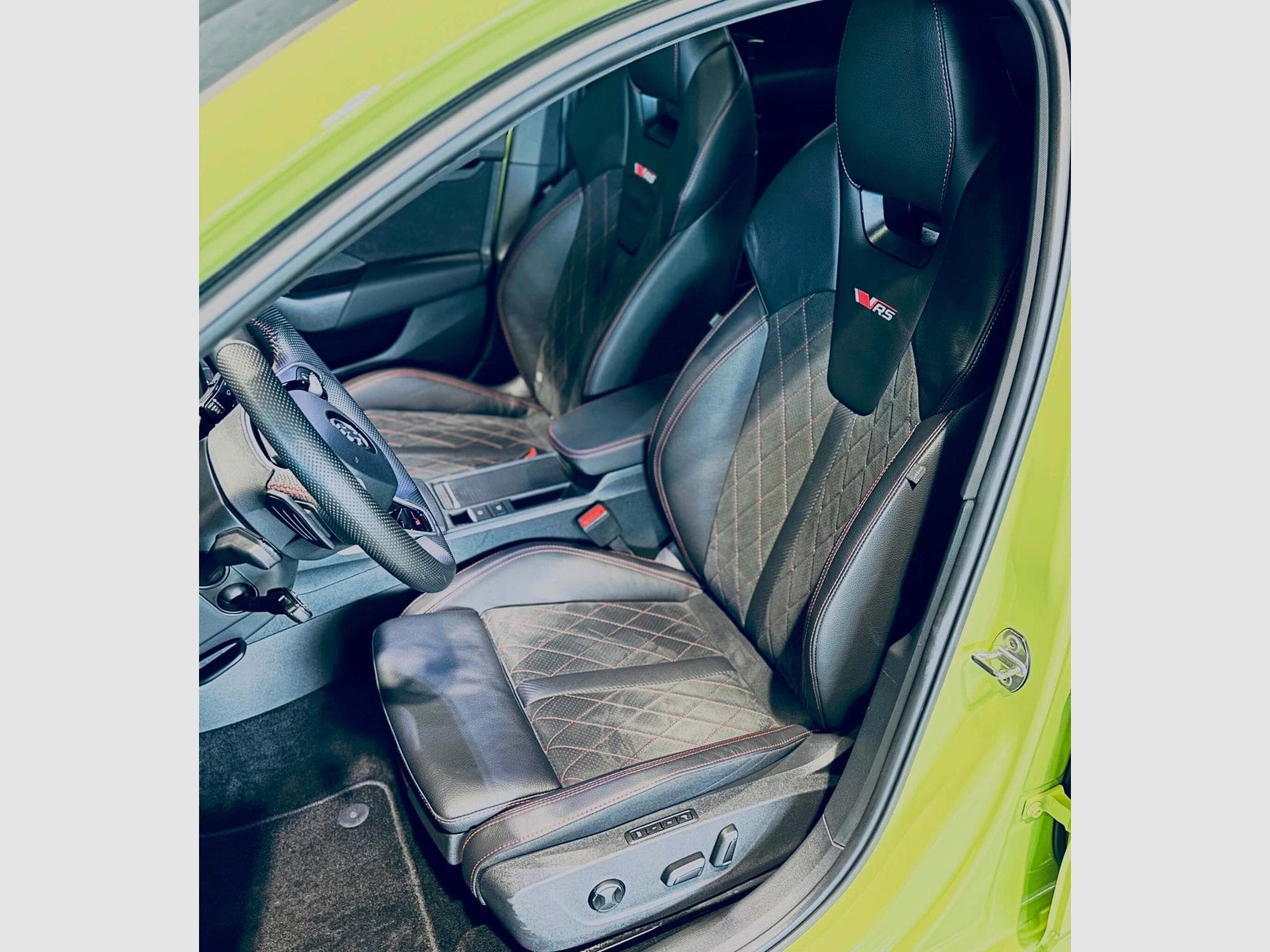 Skoda Octavia OCTAVIA RS BREAK TSI DSG (2025) - Photo 5