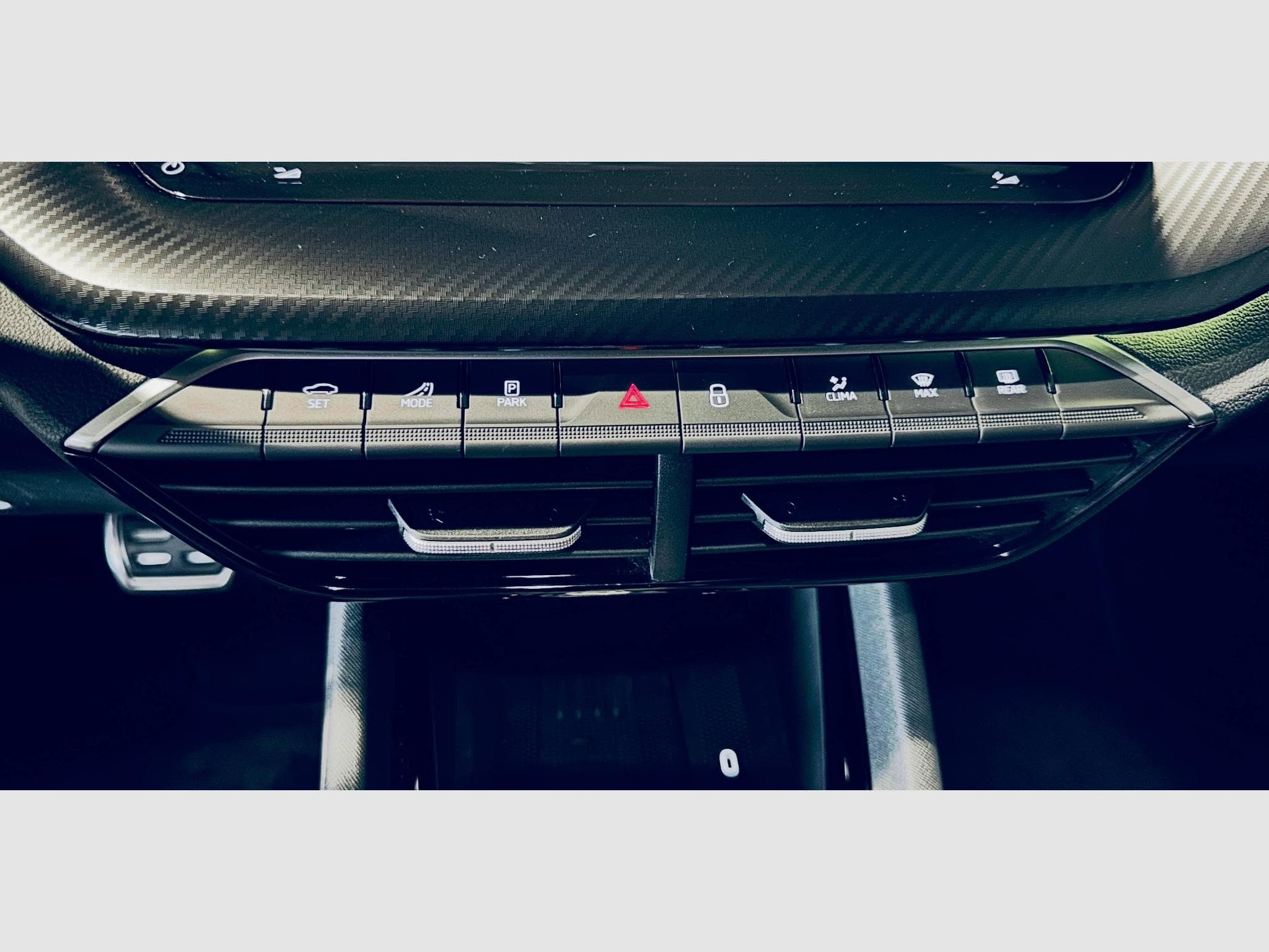 Skoda Octavia OCTAVIA RS BREAK TSI DSG (2025) - Photo 8