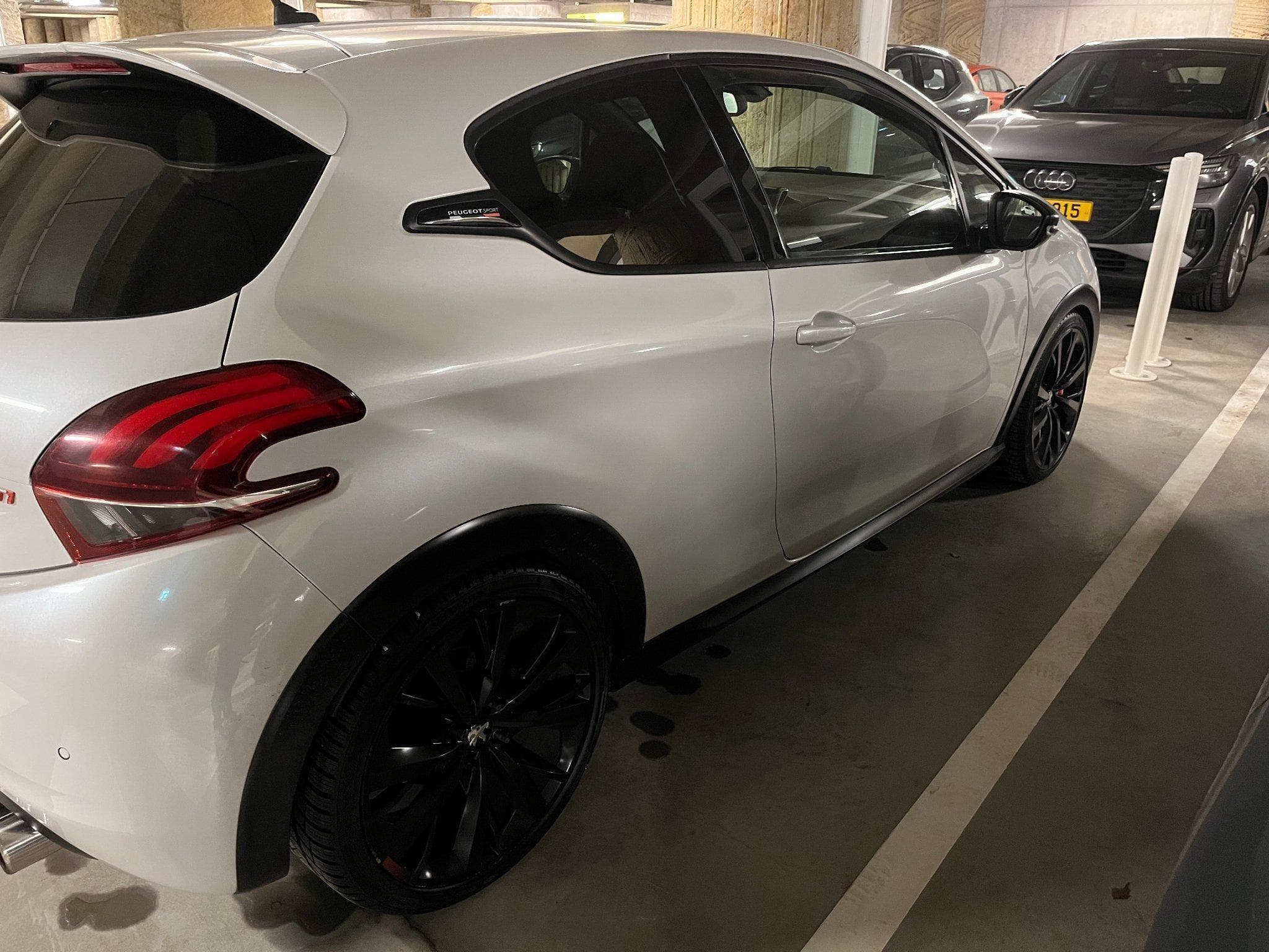 Peugeot 208 Gti By Peugeot Sport (2017) - Photo 2