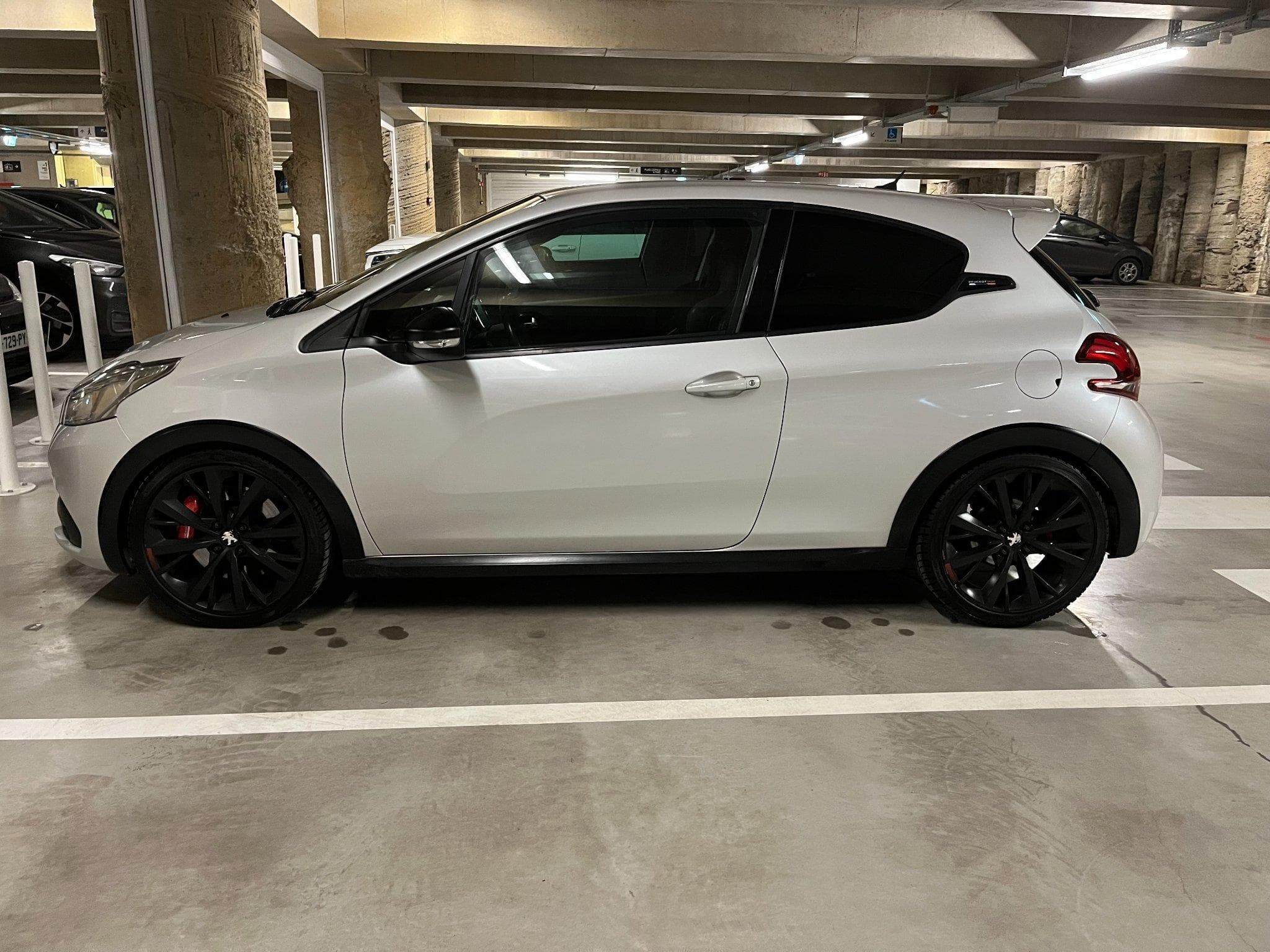Peugeot 208 Gti By Peugeot Sport (2017) - Photo 3