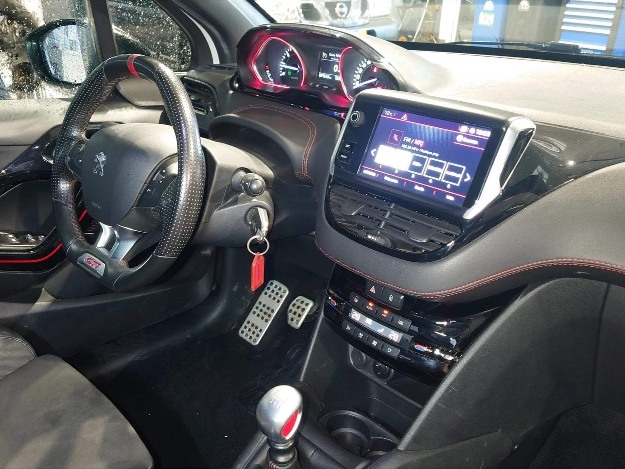 Peugeot 208 Gti By Peugeot Sport (2017) - Photo 6