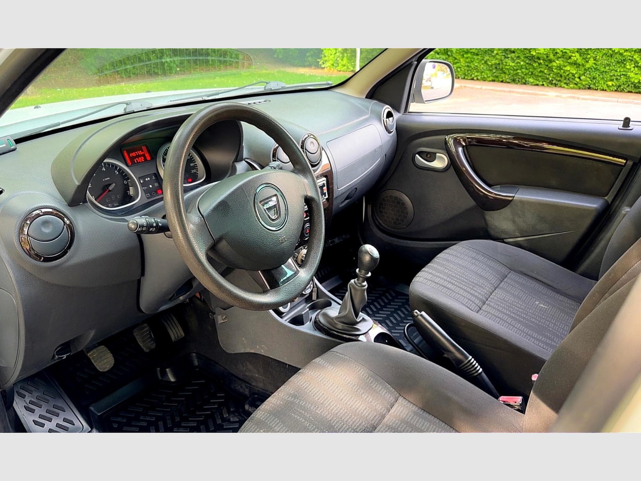 Dacia Duster 1.6 16v 4x4 (2011) - Photo 7
