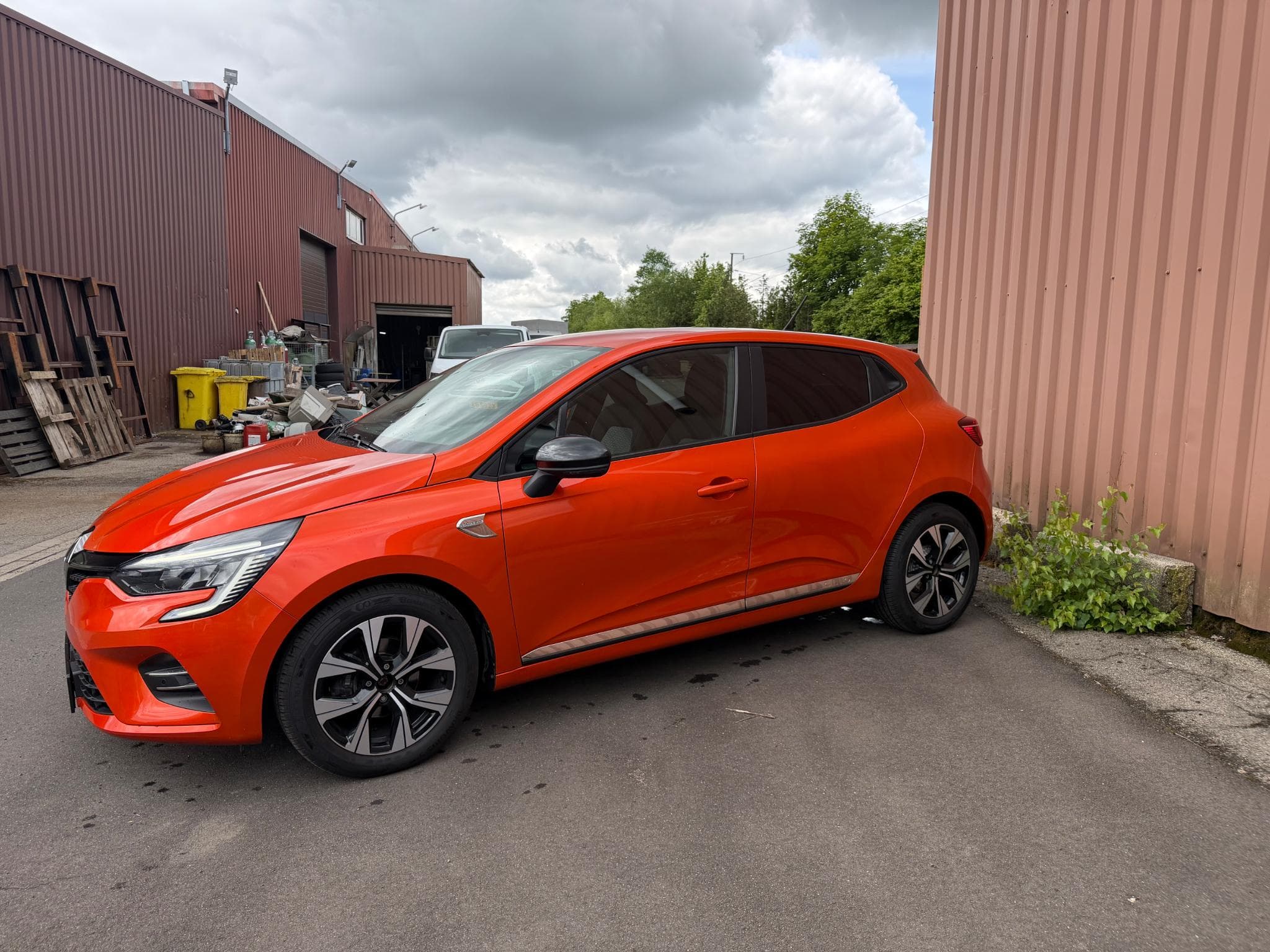 Renault Clio 1.0 TCE 90CH X-Tronic Limited Boîte Auto (2021) - Photo 2
