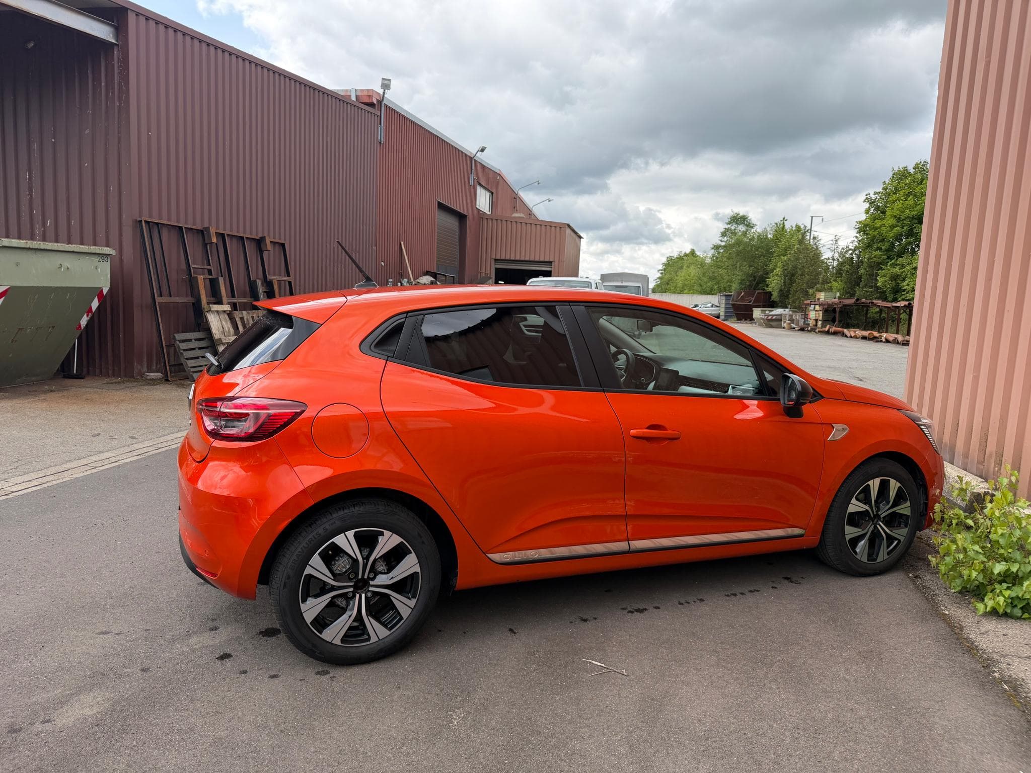 Renault Clio 1.0 TCE 90CH X-Tronic Limited Boîte Auto (2021) - Photo 4